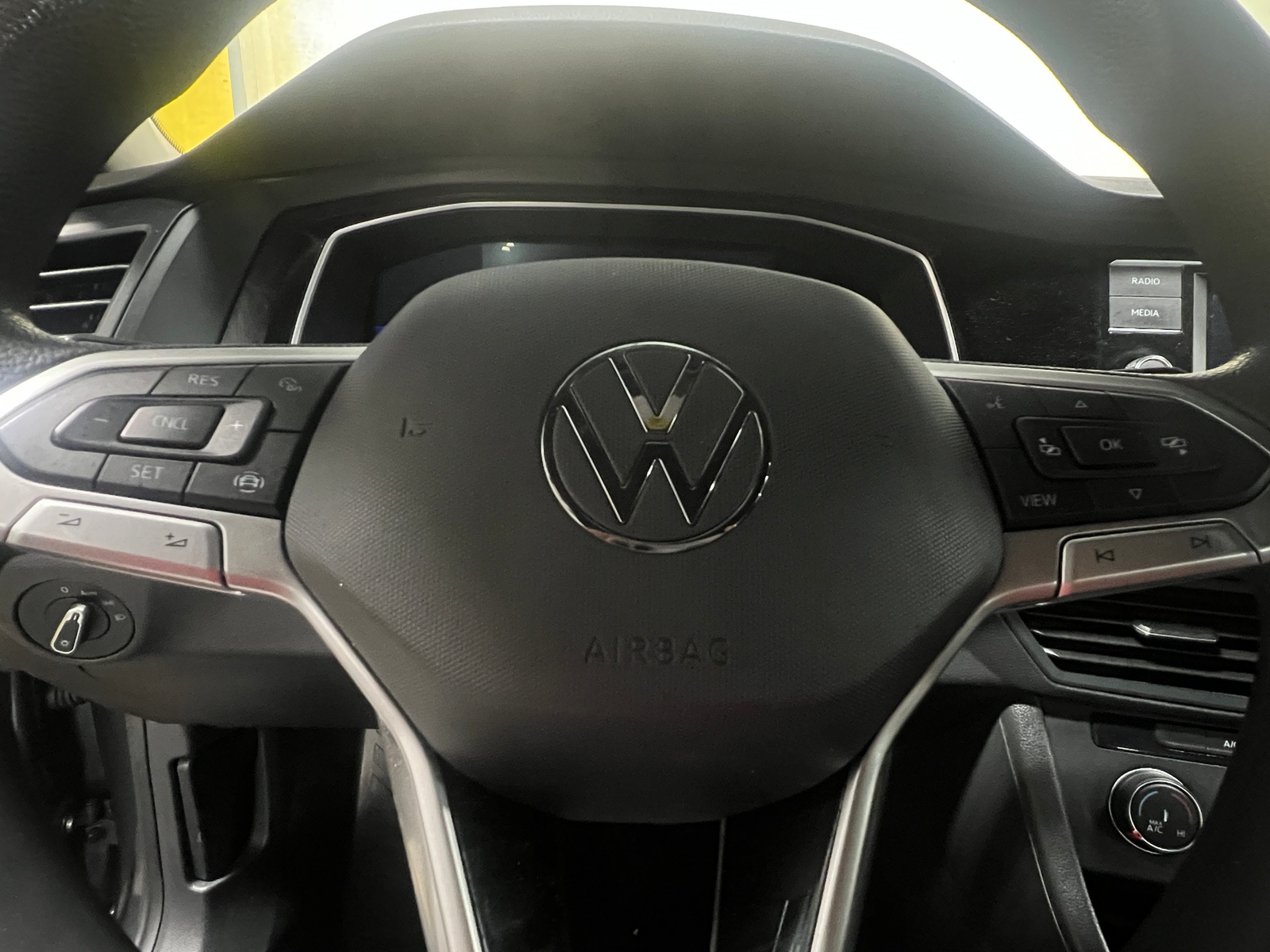 Thumbnail: 2022 Volkswagen Jetta - 5