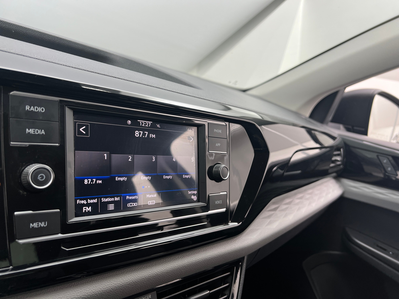 Thumbnail: 2024 Volkswagen Taos - 4