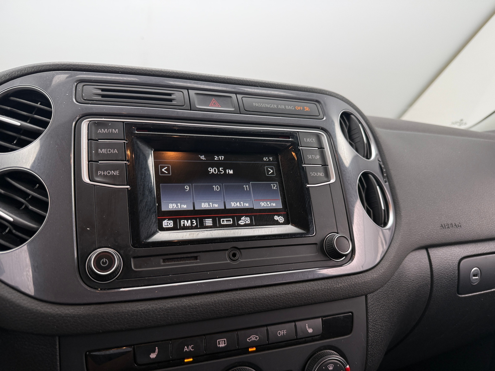 Thumbnail: 2016 Volkswagen Tiguan - 4