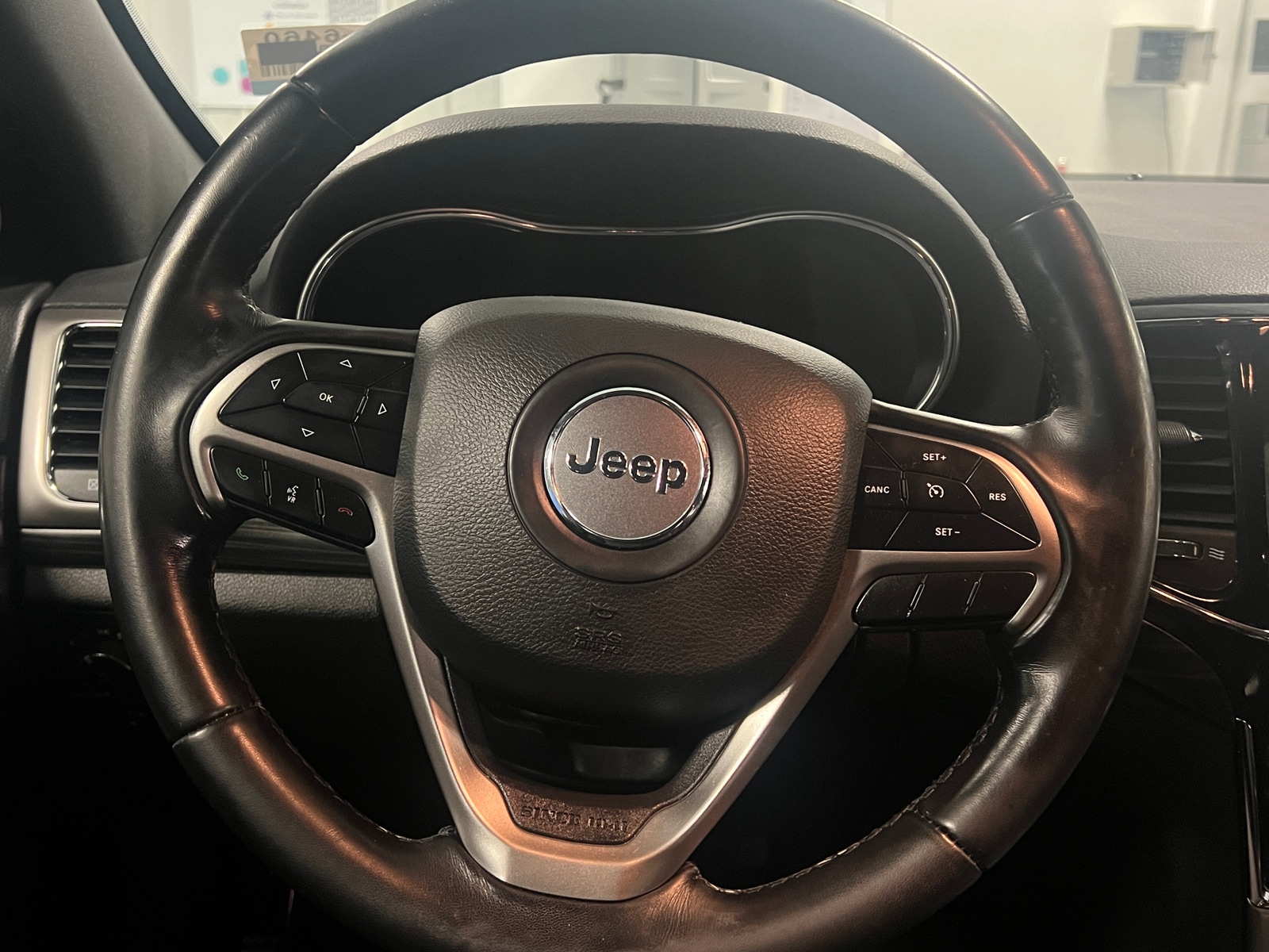 Thumbnail: 2022 Jeep Grand Cherokee - 5