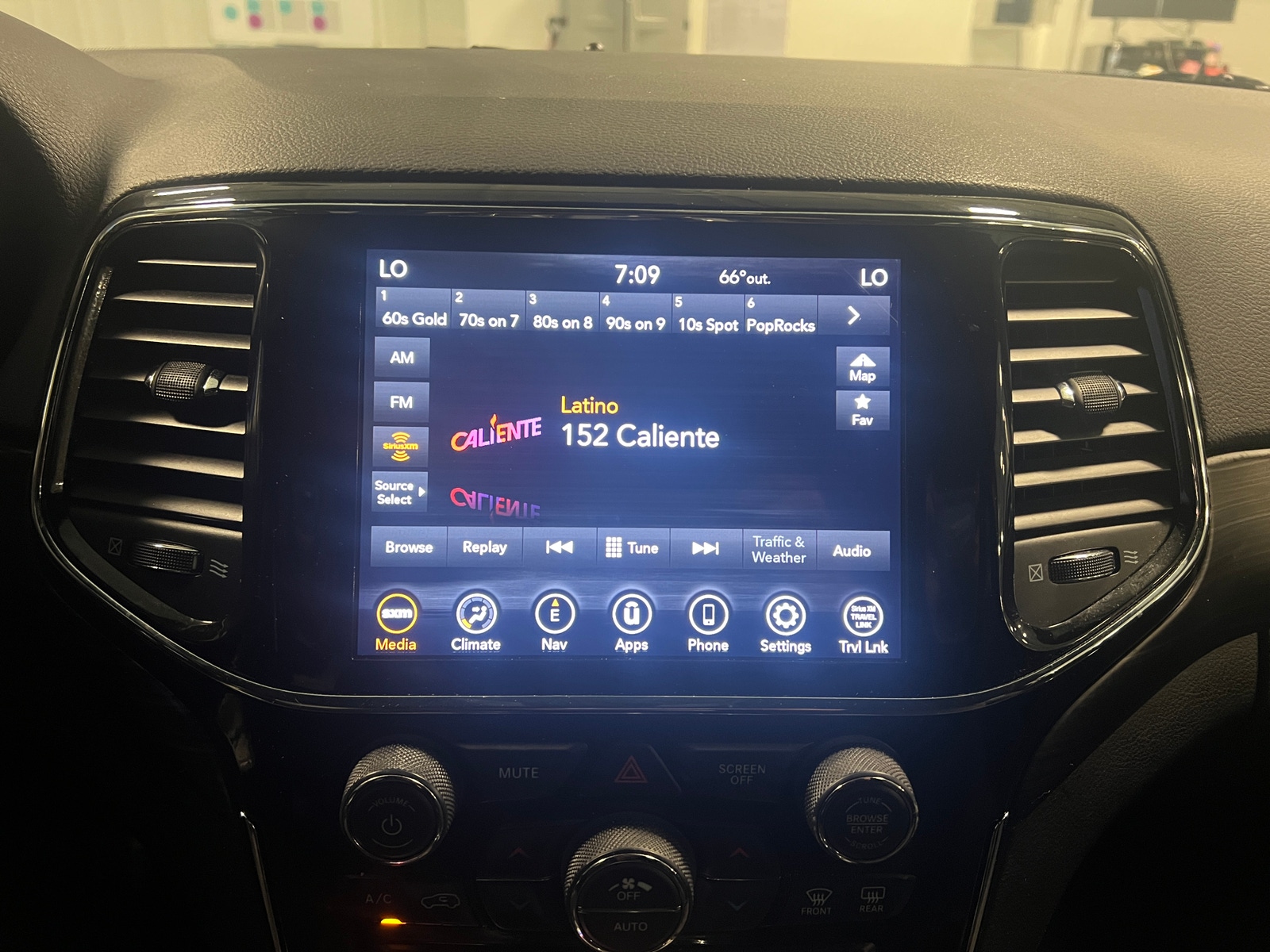 Thumbnail: 2022 Jeep Grand Cherokee - 4