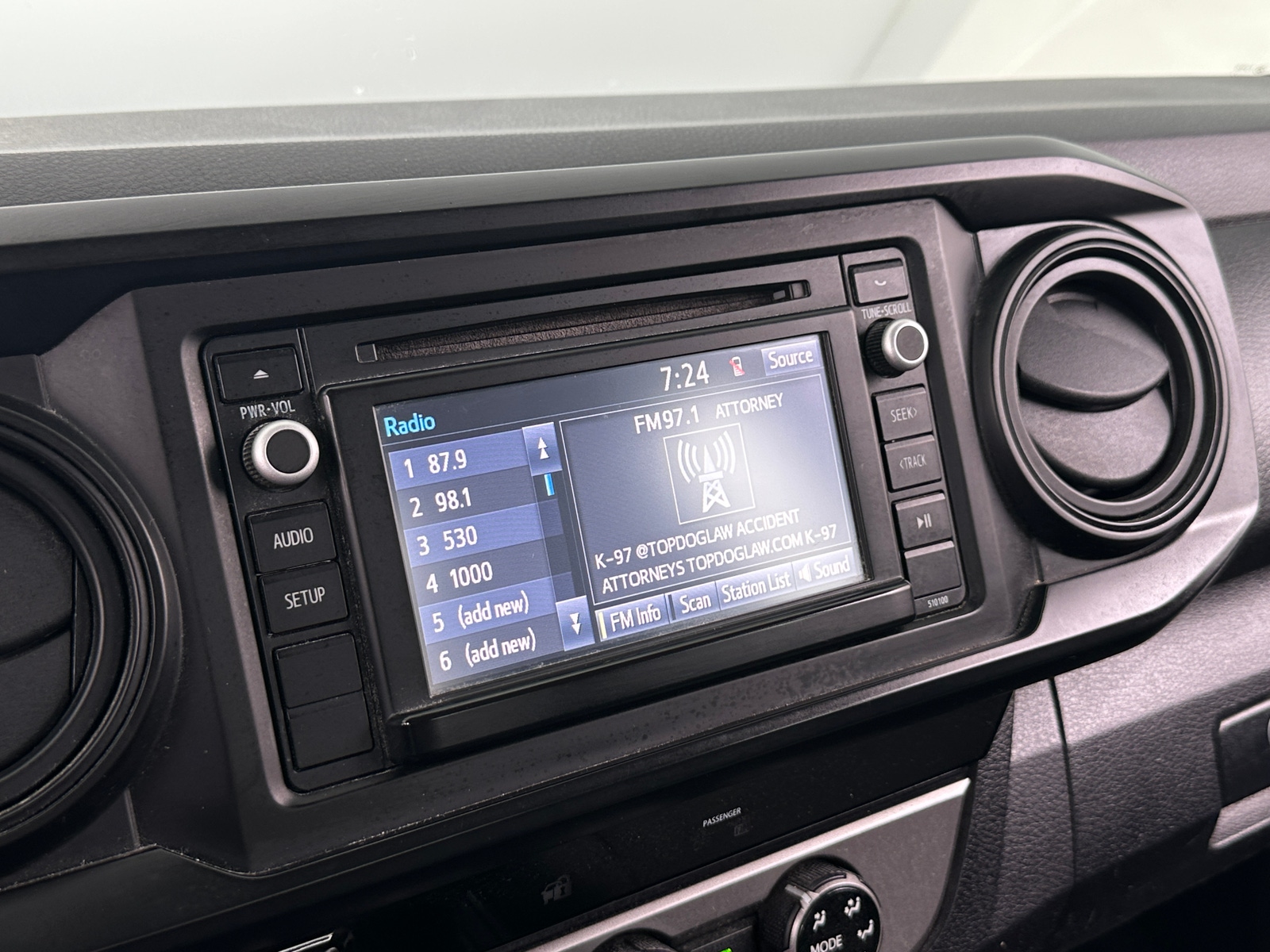 Thumbnail: 2017 Toyota Tacoma - 4