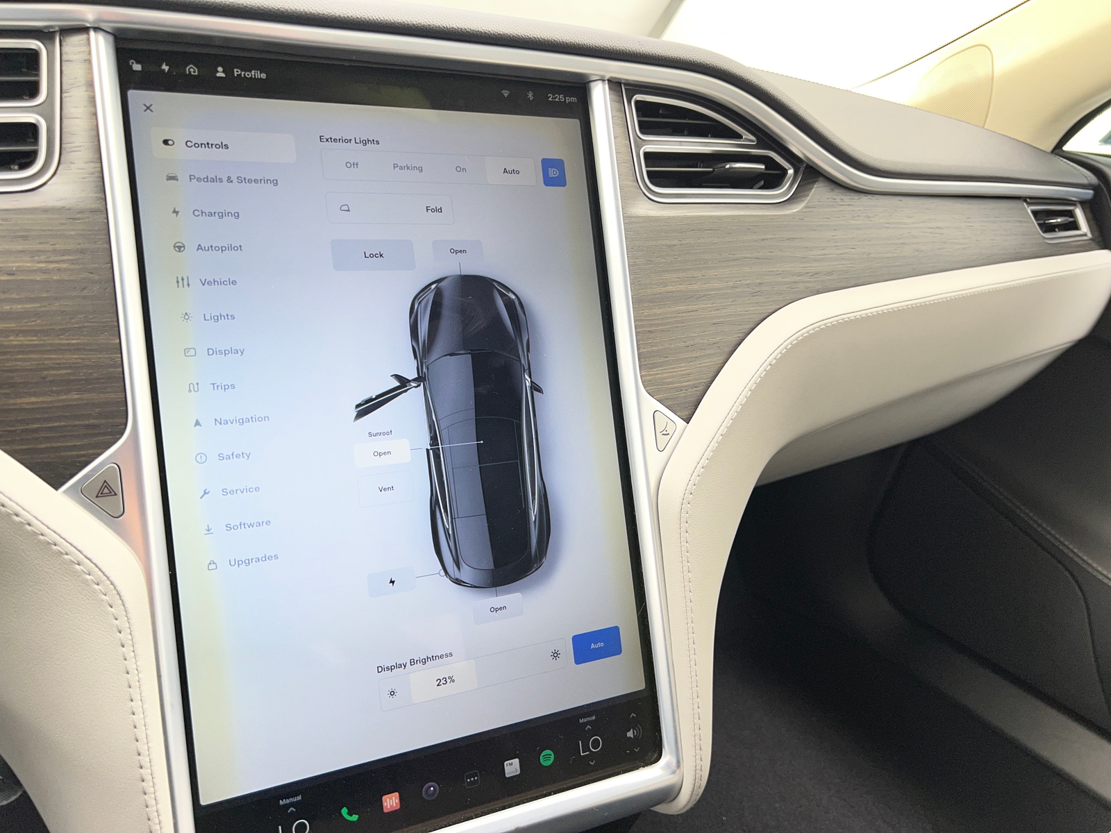 Thumbnail: 2014 Tesla Model S - 3