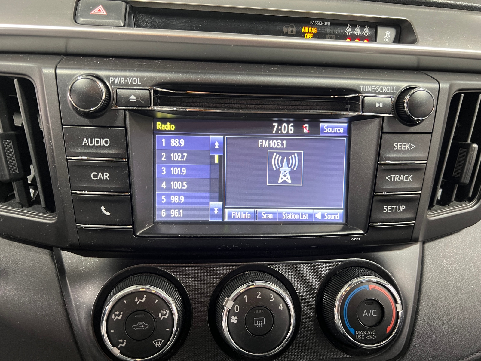 Thumbnail: 2017 Toyota RAV4 - 4