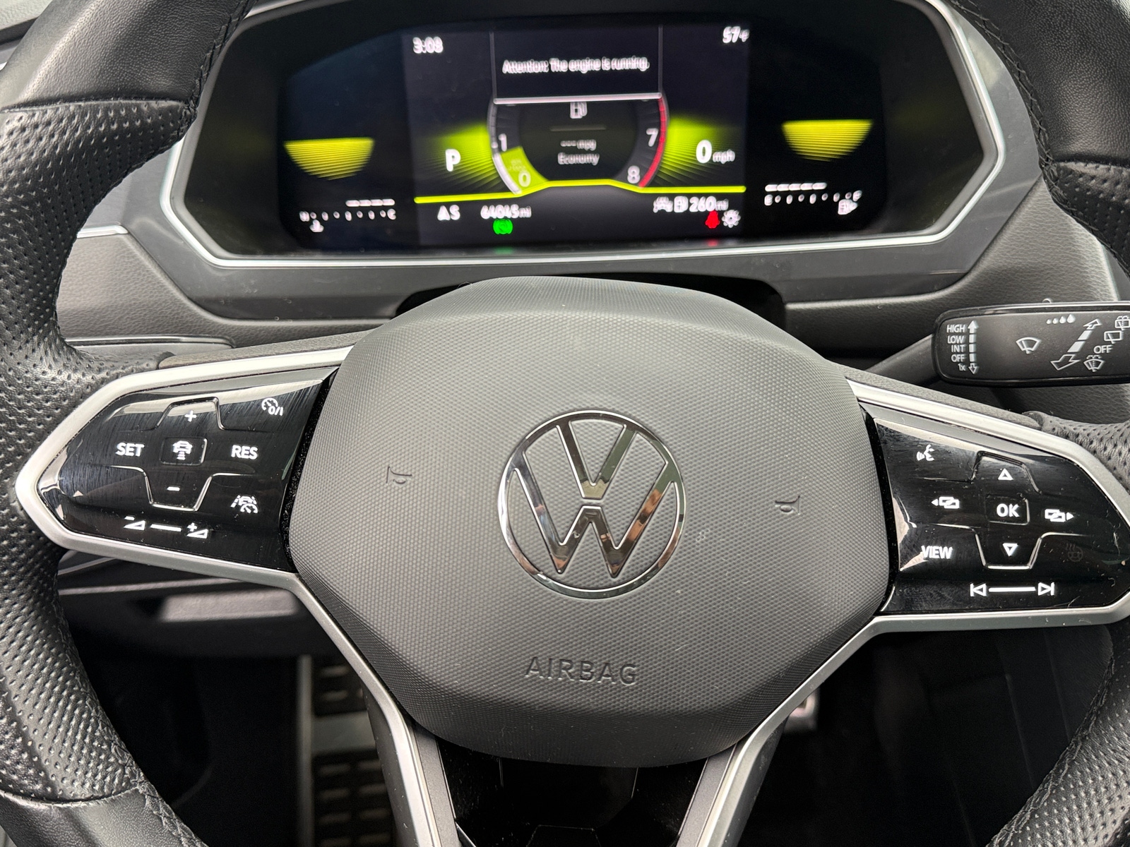 Thumbnail: 2023 Volkswagen Tiguan - 4