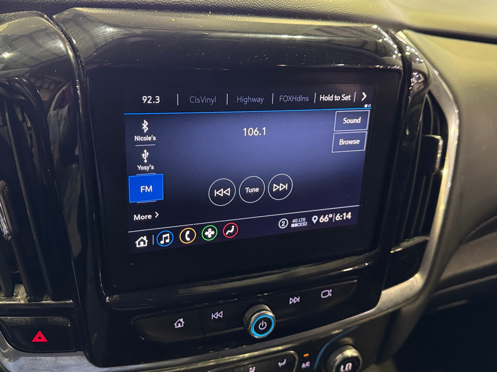 Thumbnail: 2021 Chevrolet Traverse - 4