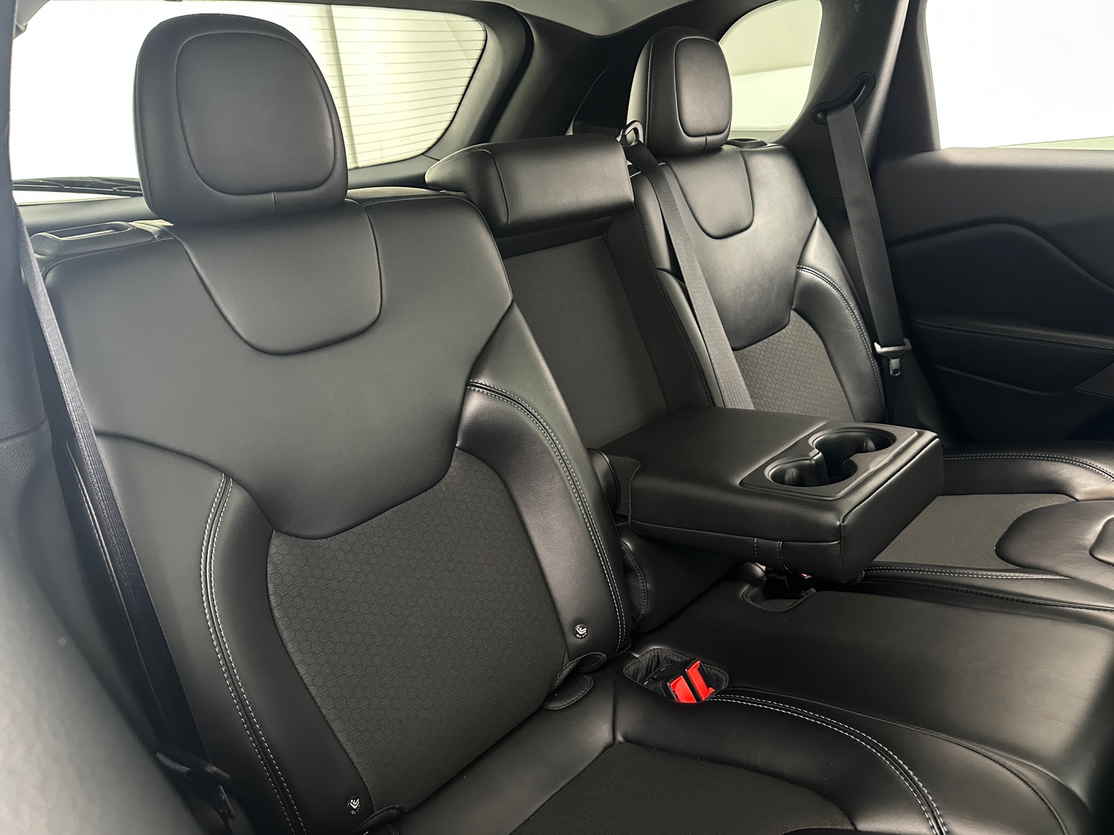 Thumbnail: 2019 Jeep Cherokee - 6