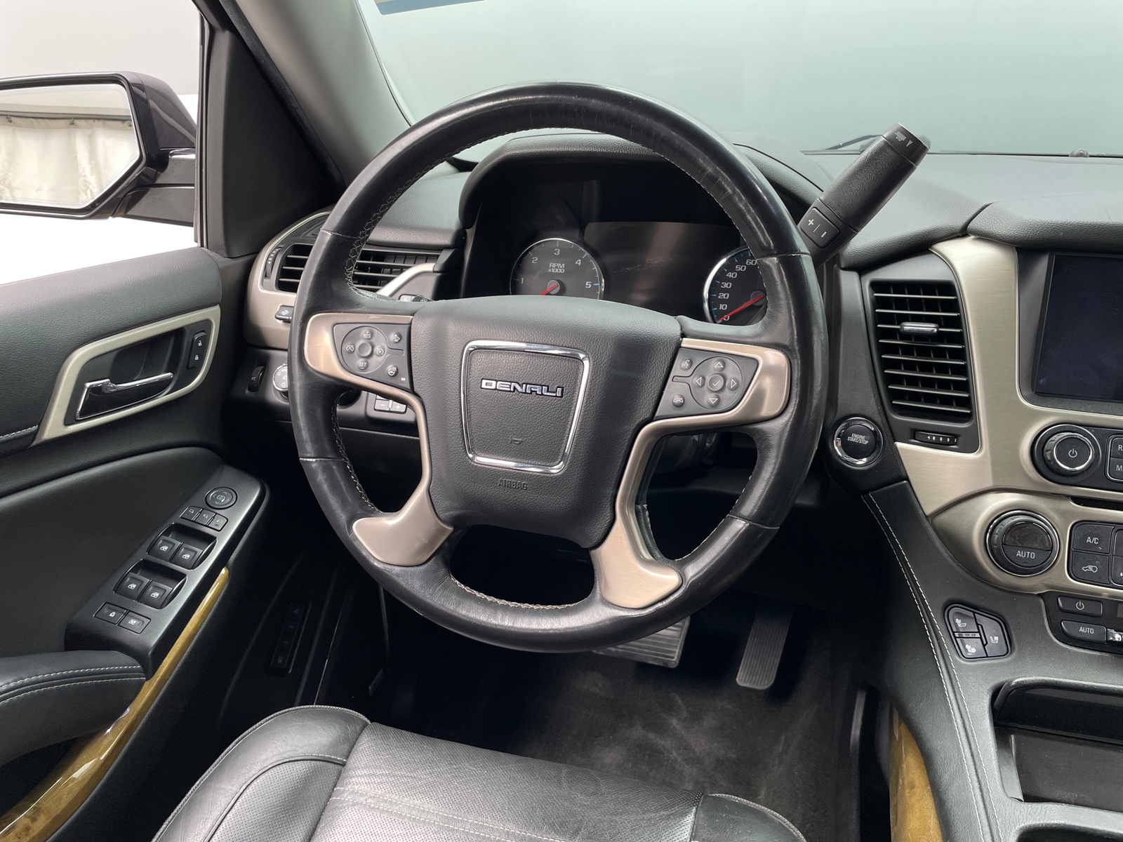 Thumbnail: 2017 GMC Yukon XL - 4
