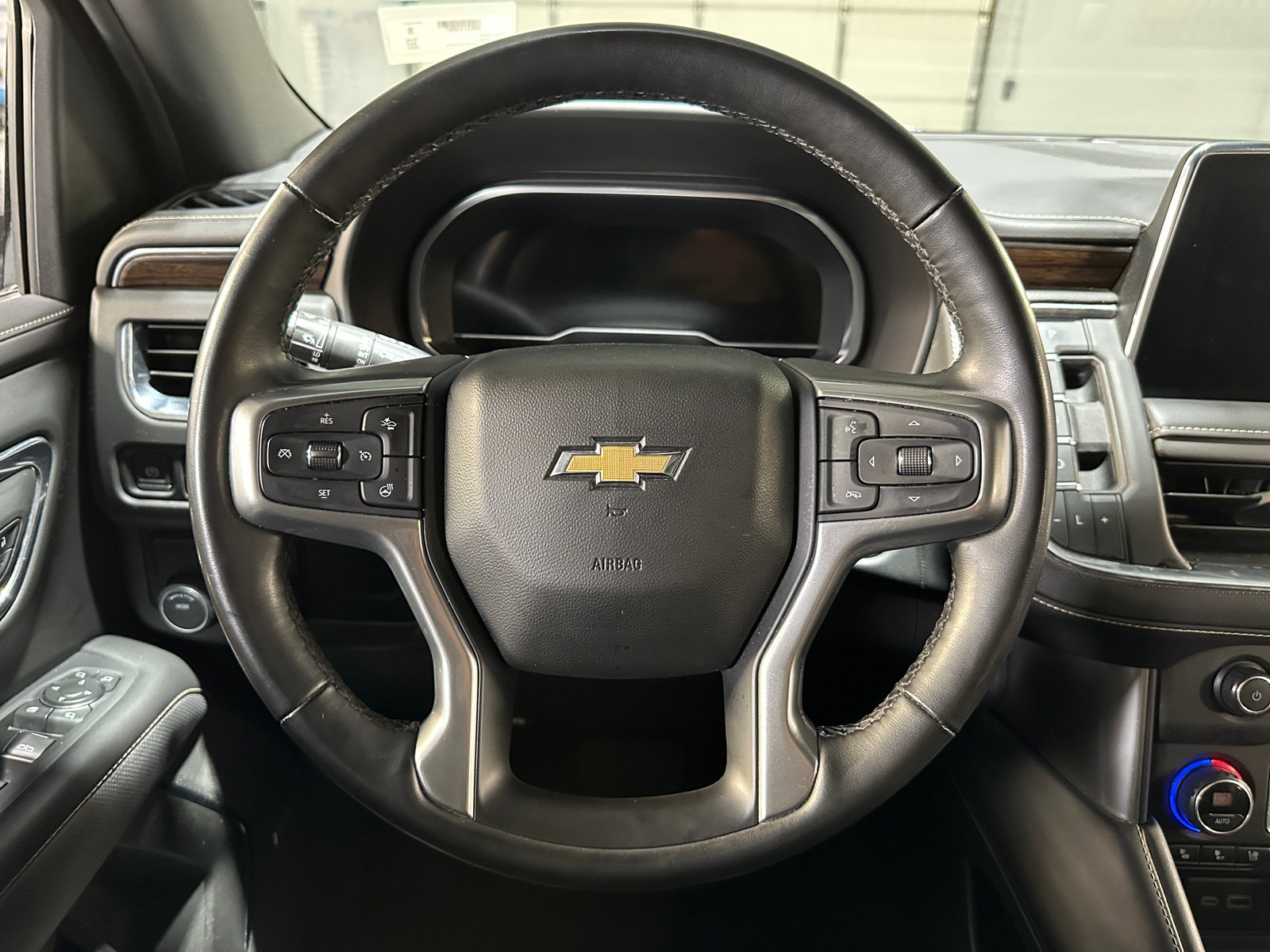 Thumbnail: 2023 Chevrolet Suburban - 4