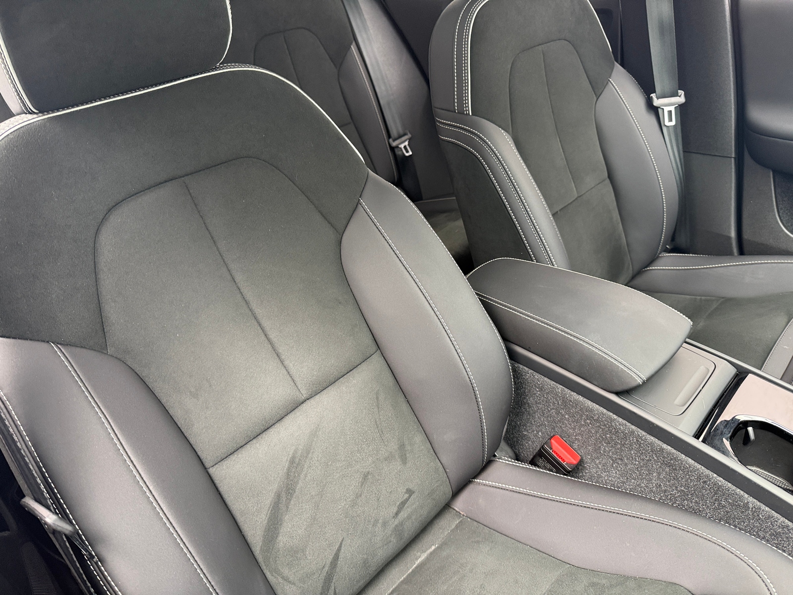 Thumbnail: 2023 Volvo XC40 - 2