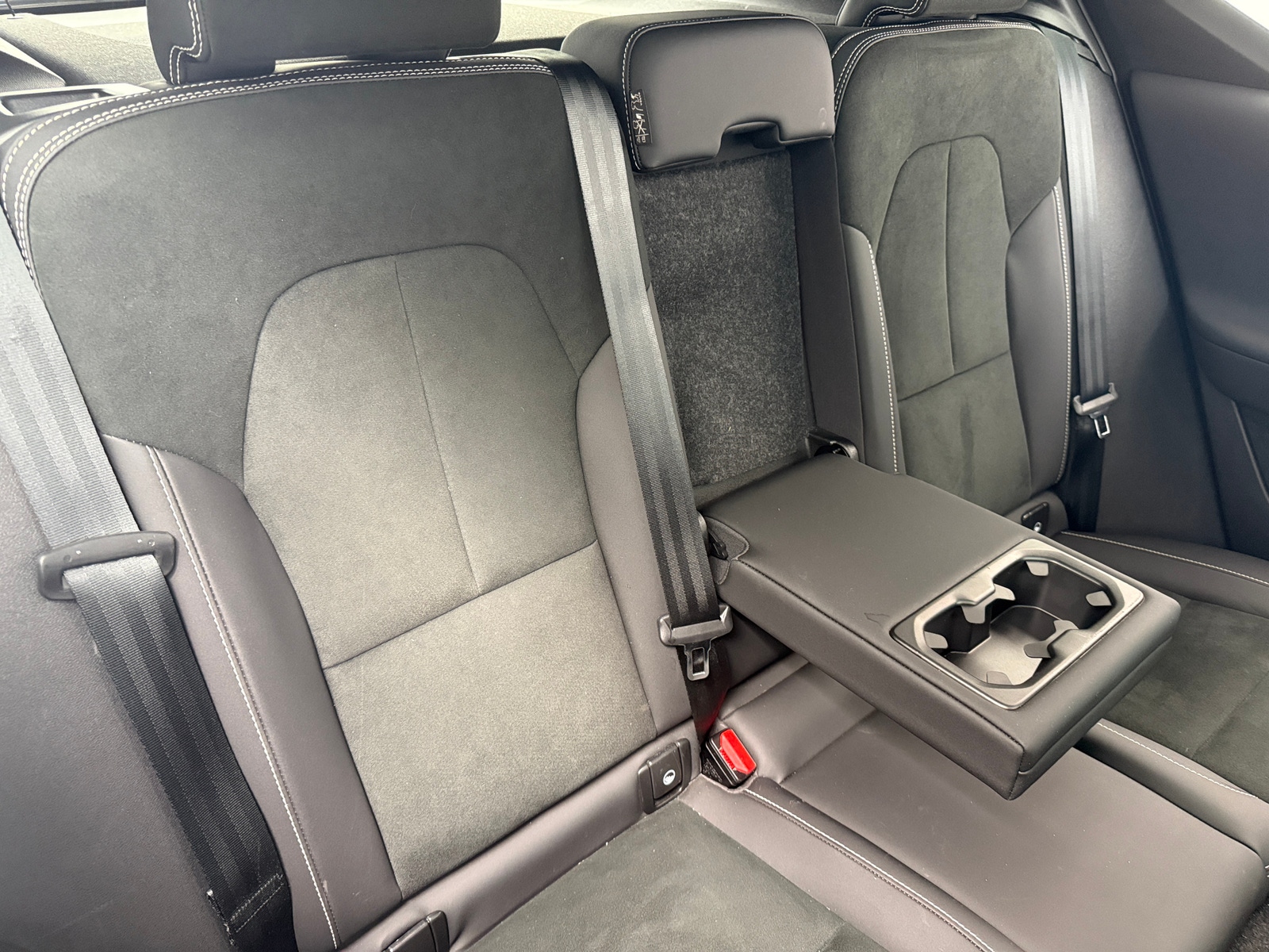 Thumbnail: 2023 Volvo XC40 - 6