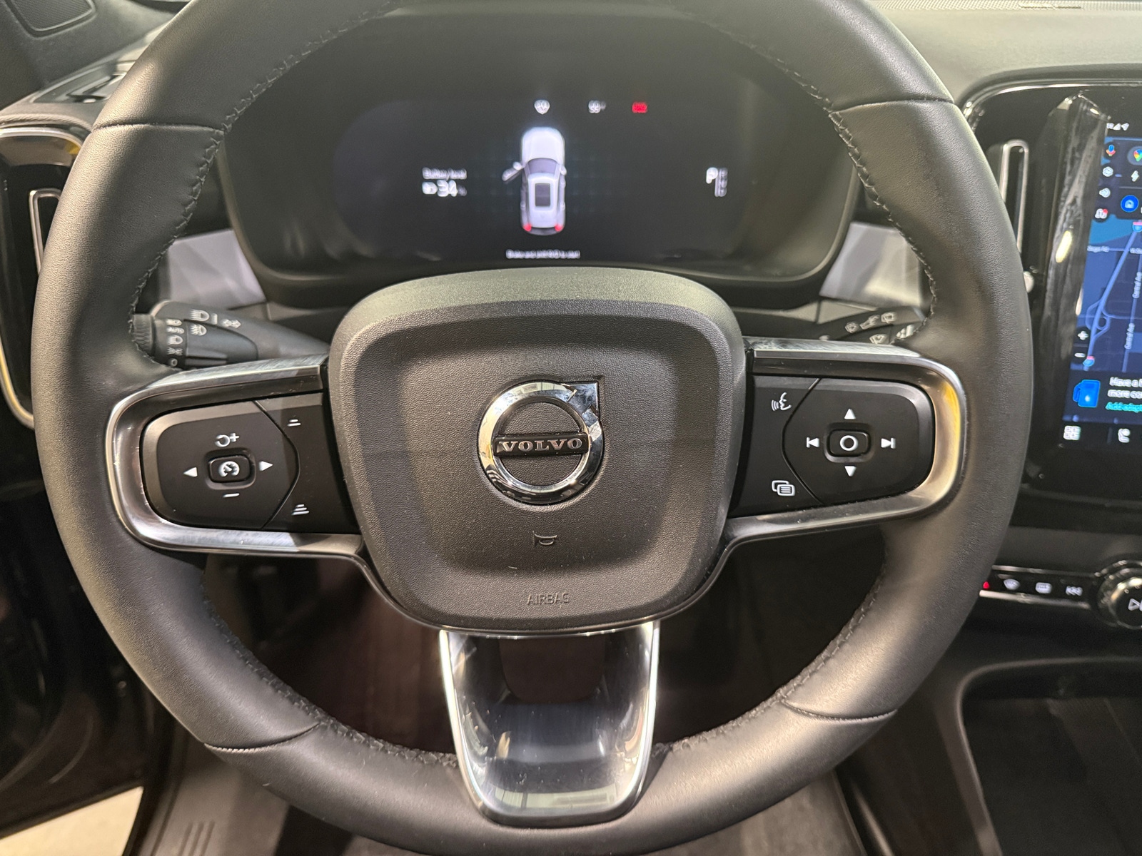 Thumbnail: 2023 Volvo XC40 - 5