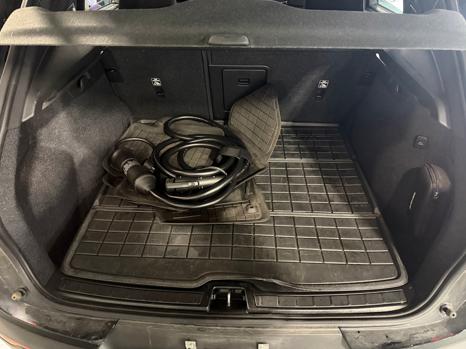 Thumbnail: 2023 Volvo XC40 - 7