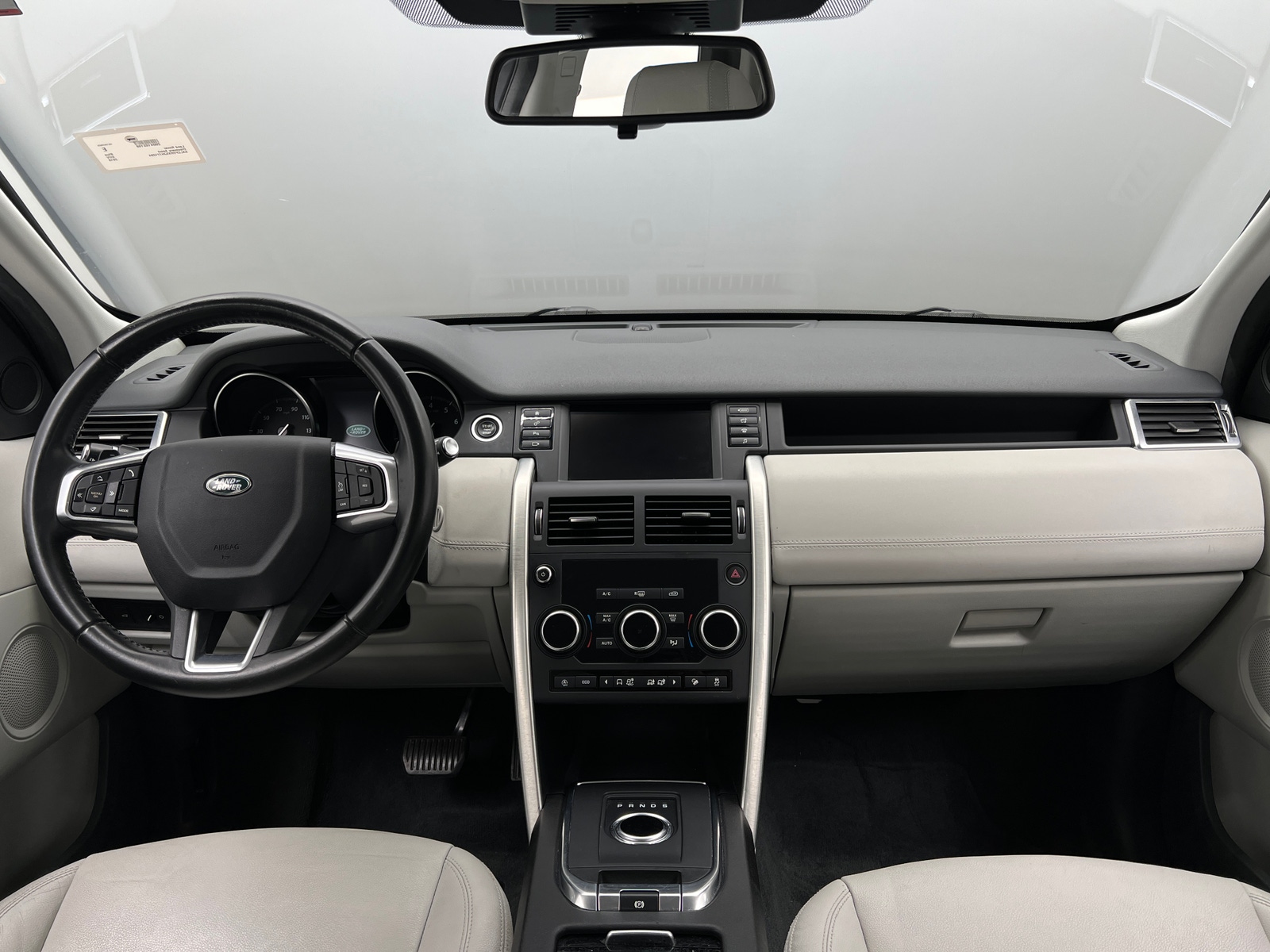 Thumbnail: 2018 Land Rover Discovery Sport - 2