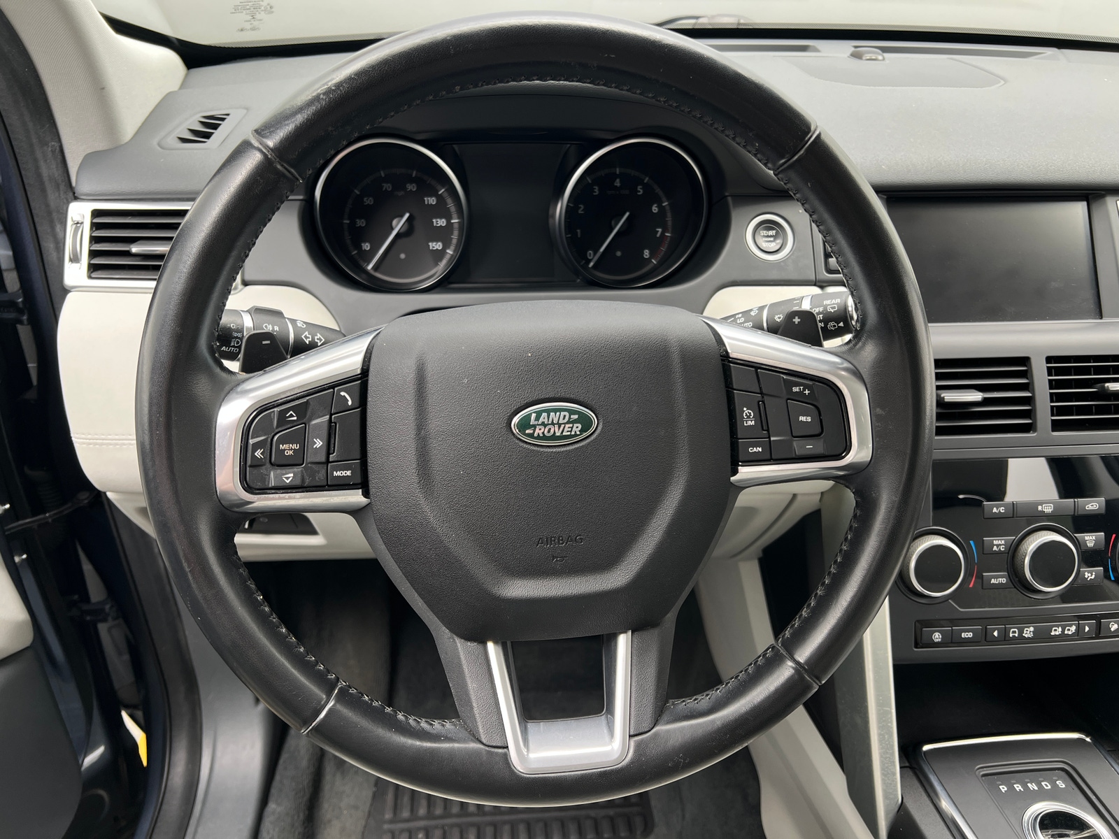 Thumbnail: 2018 Land Rover Discovery Sport - 4