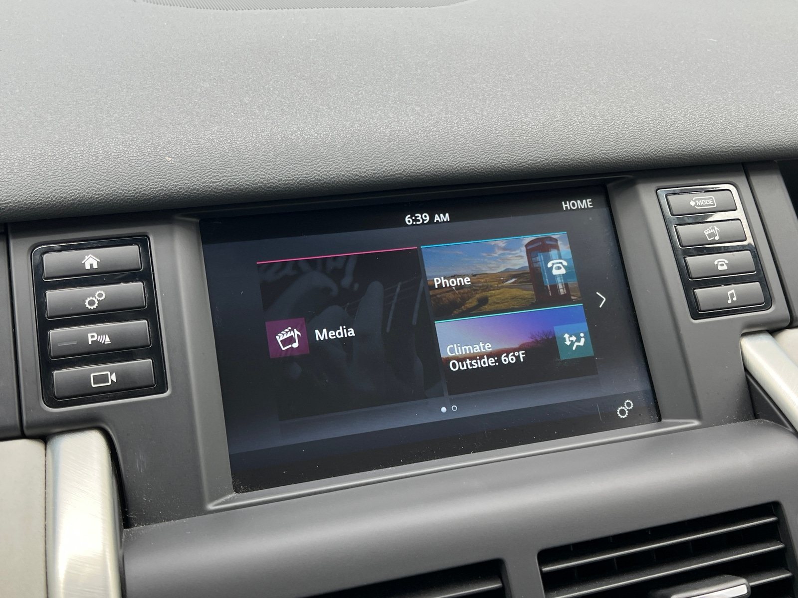 Thumbnail: 2018 Land Rover Discovery Sport - 3