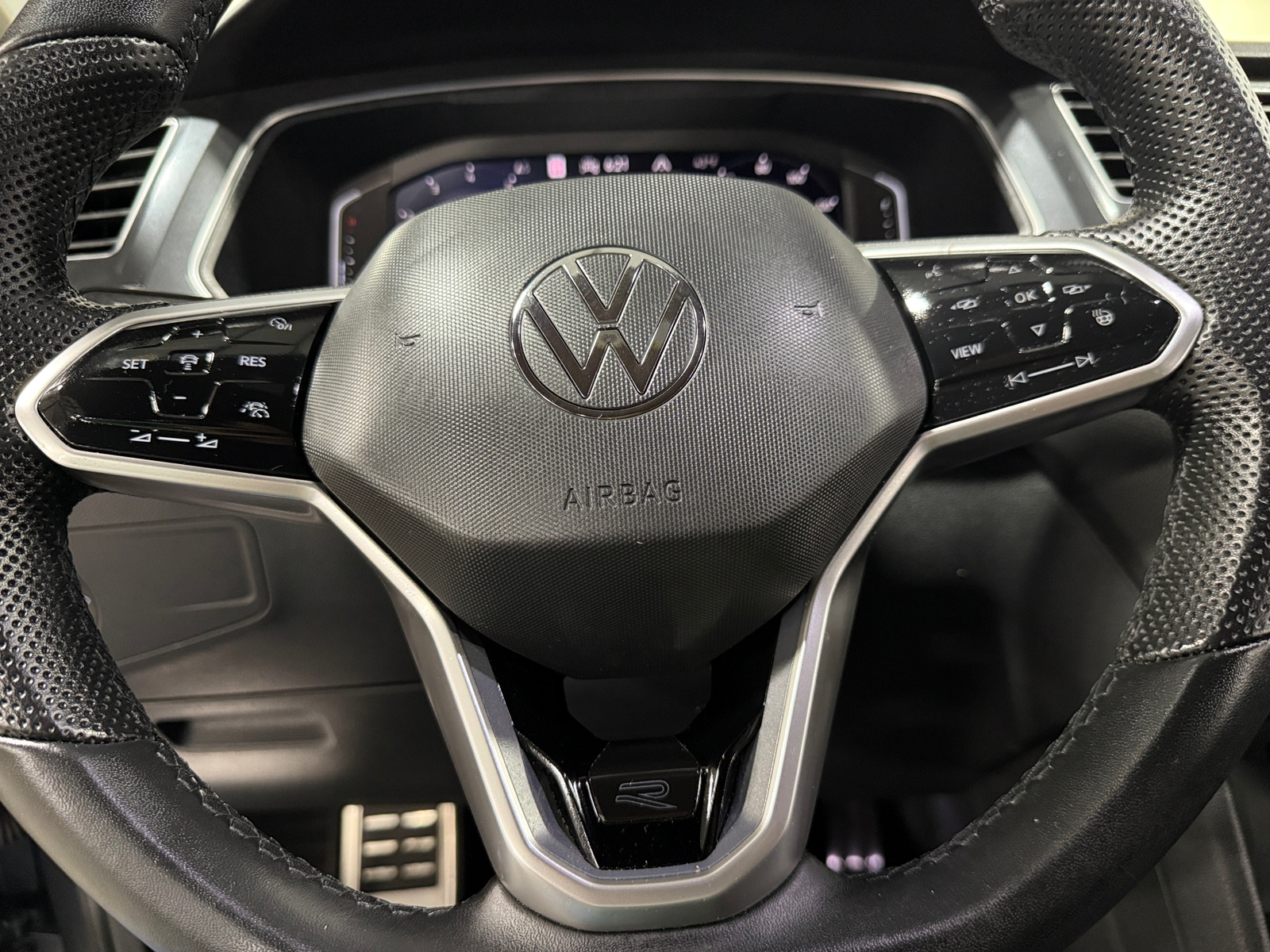 Thumbnail: 2022 Volkswagen Tiguan - 4