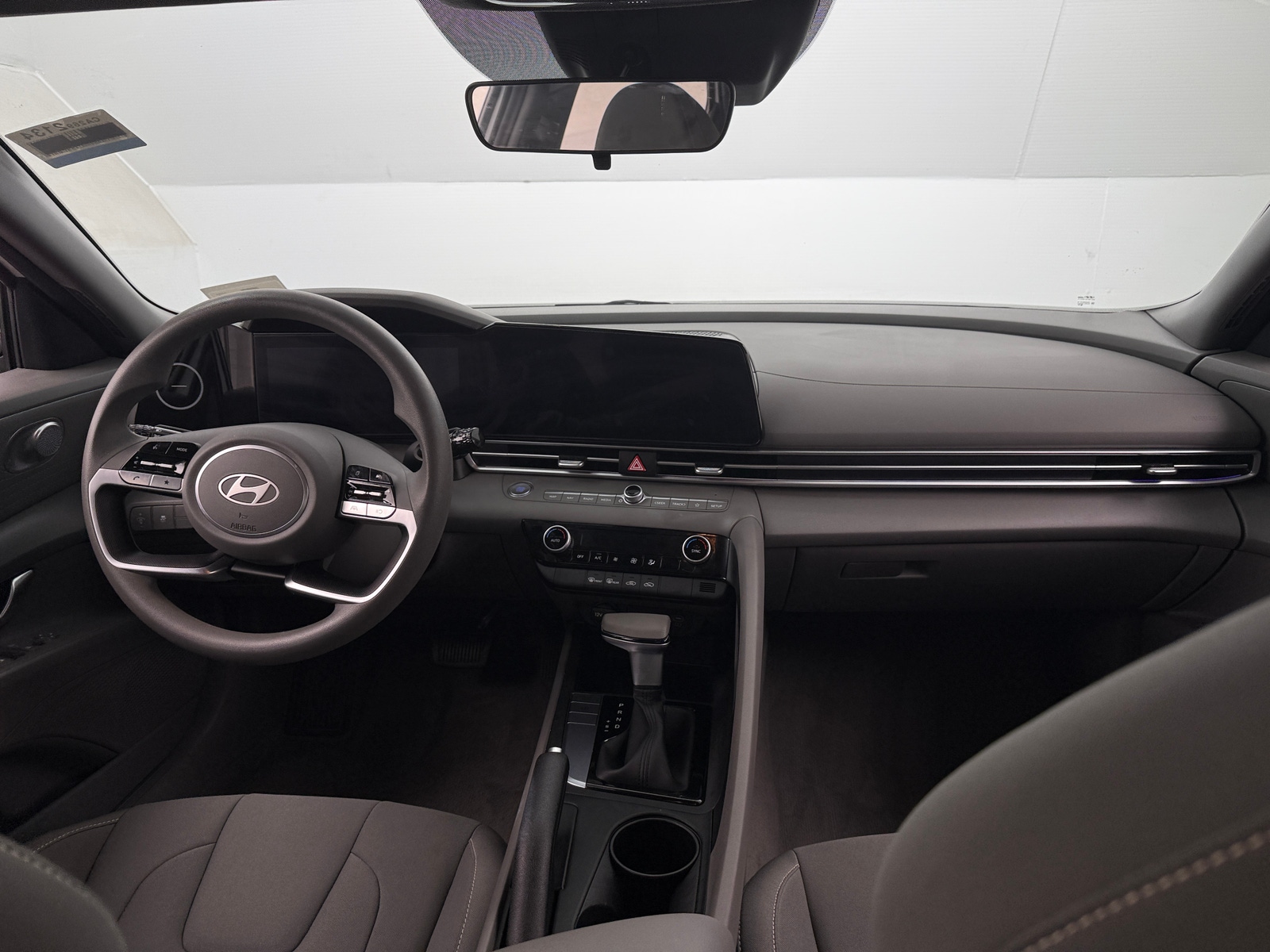 Thumbnail: 2024 Hyundai Elantra - 3