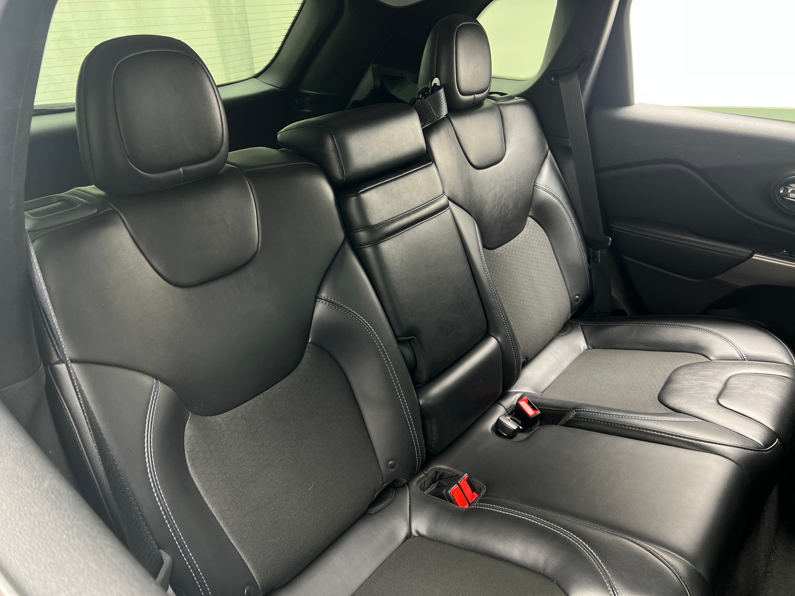 Thumbnail: 2019 Jeep Cherokee - 6
