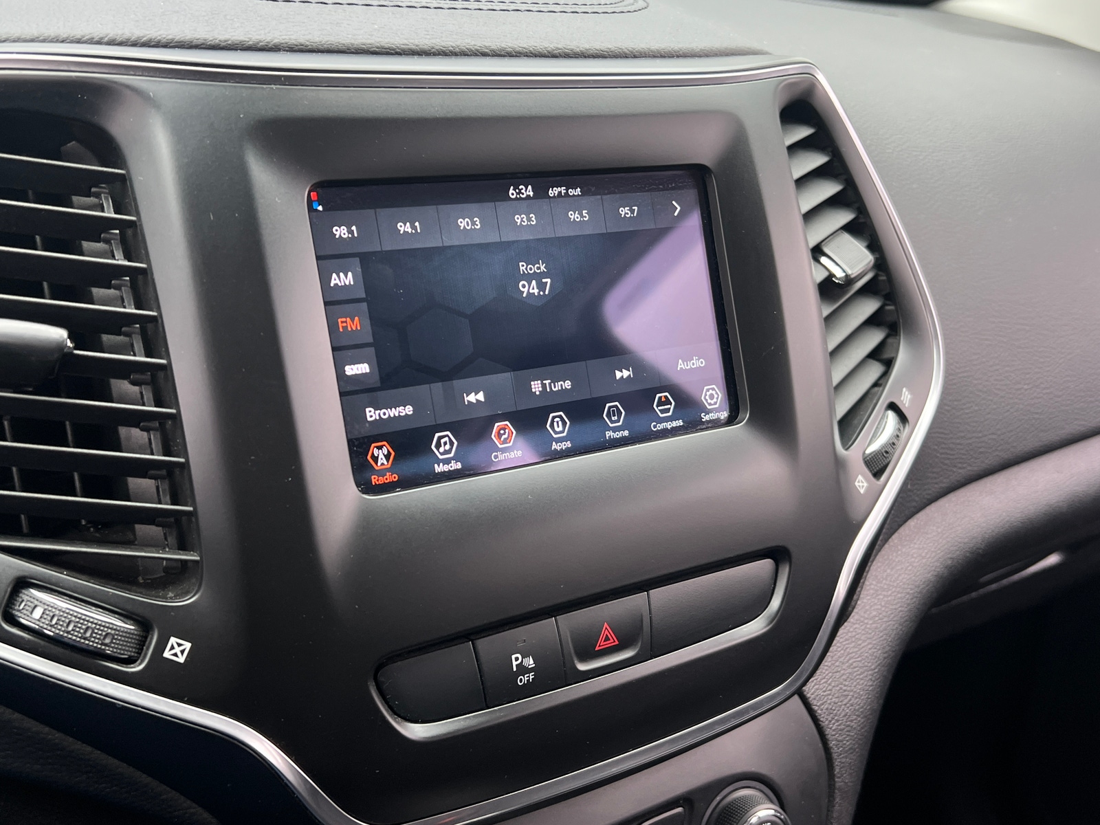Thumbnail: 2019 Jeep Cherokee - 4
