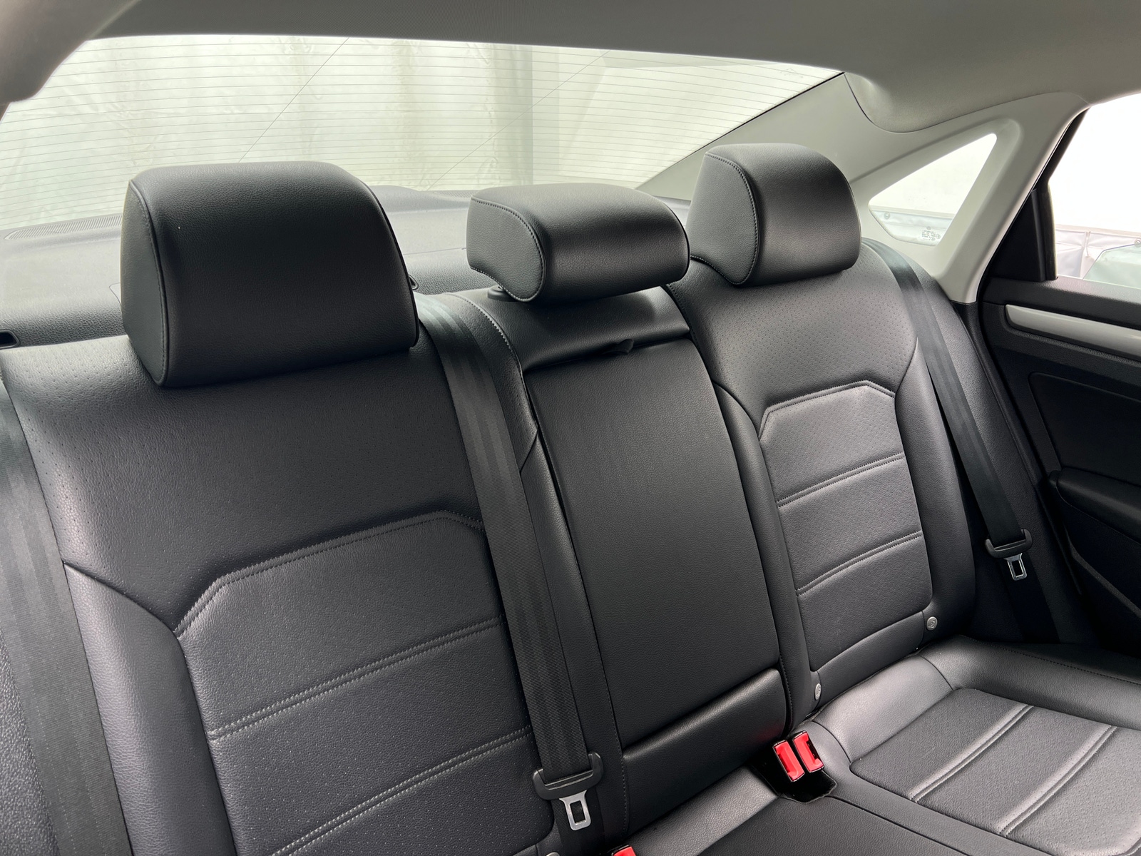 Thumbnail: 2015 Volkswagen Passat - 5