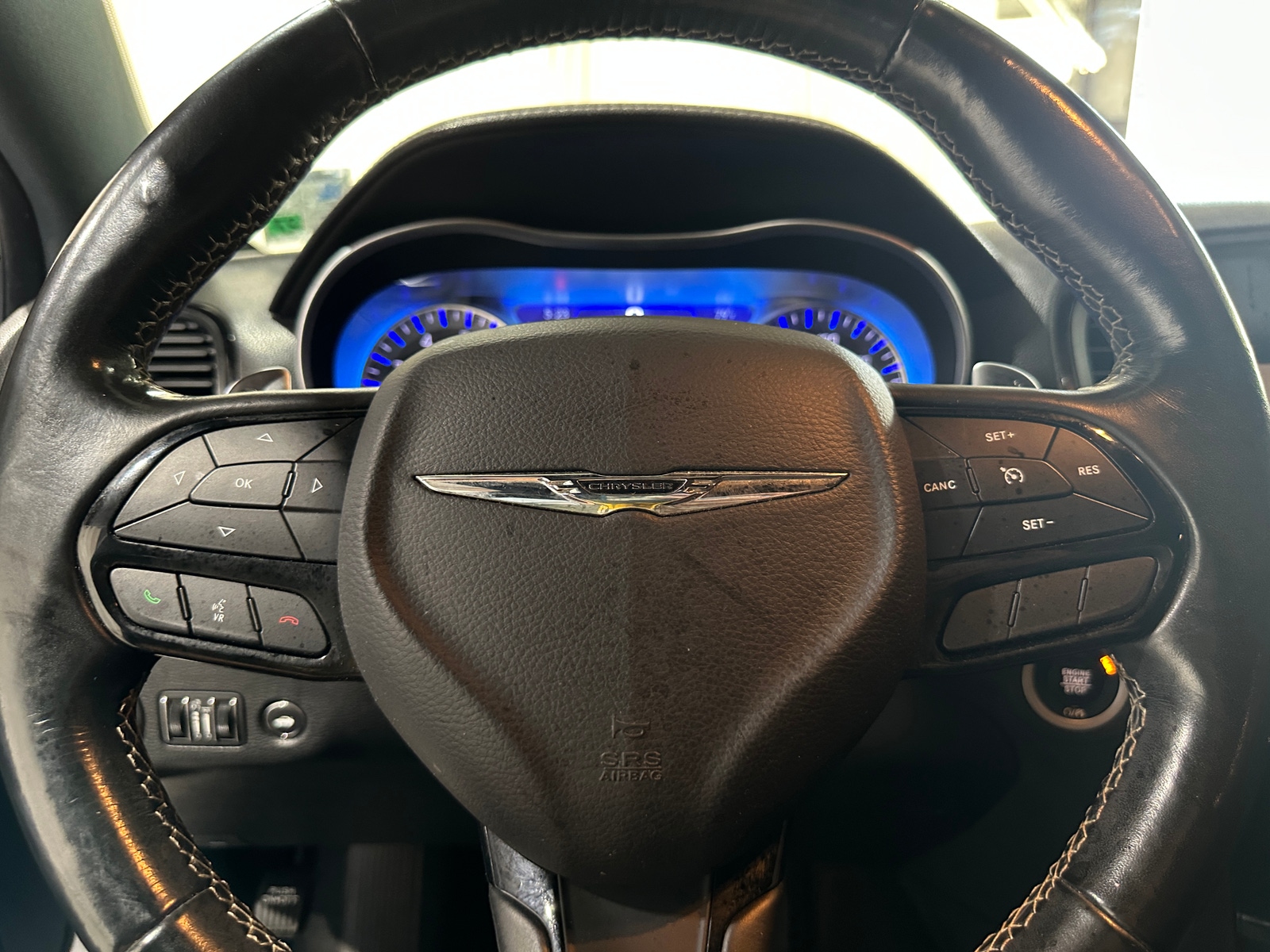 Thumbnail: 2022 Chrysler 300 - 4