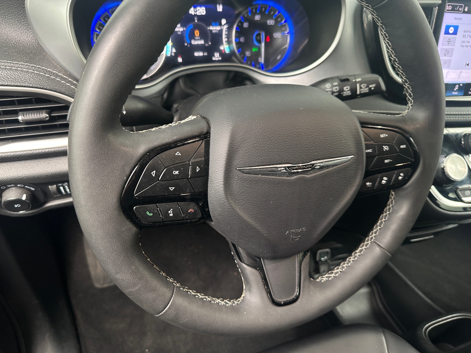 Thumbnail: 2023 Chrysler Pacifica - 4