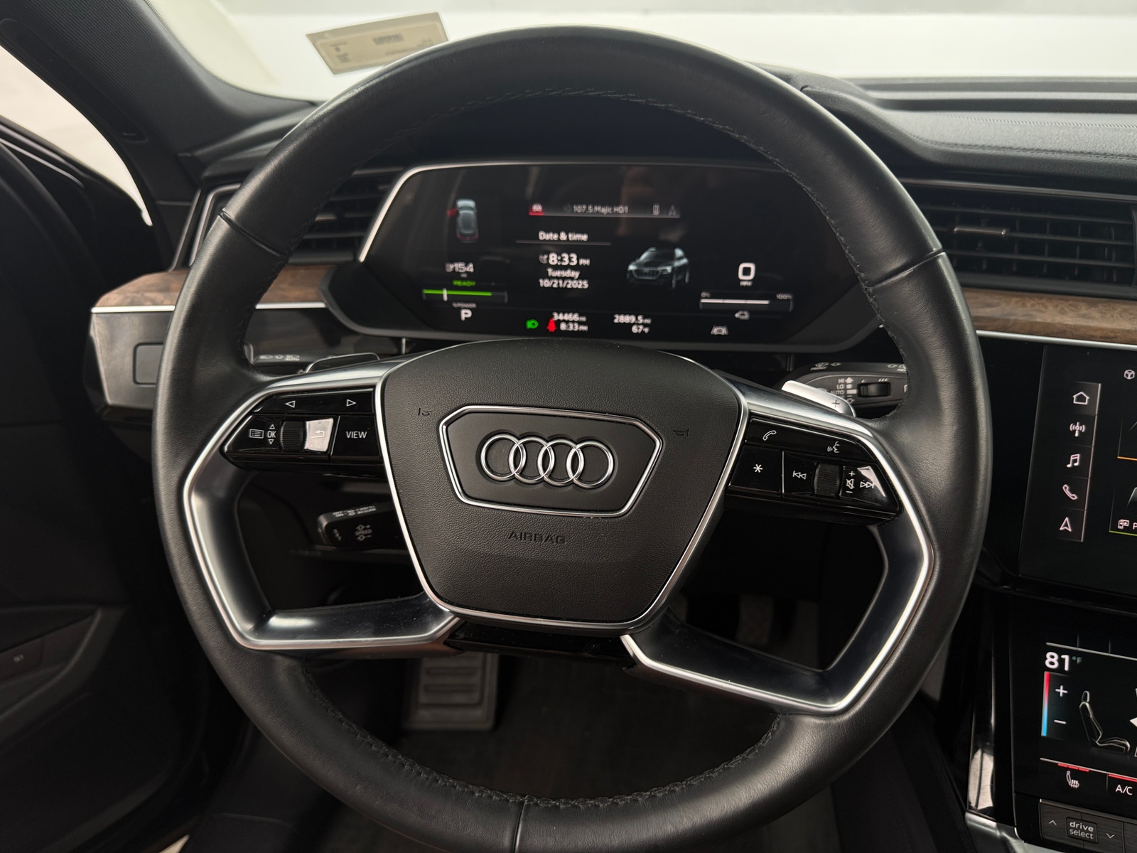 Thumbnail: 2022 Audi e-tron - 4