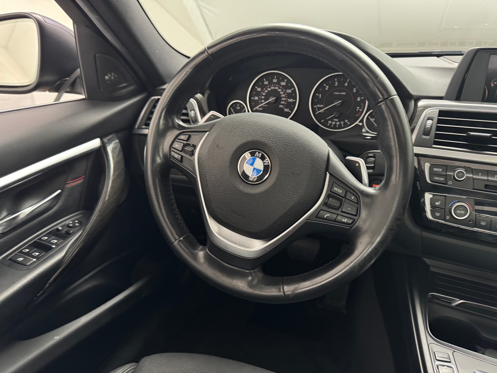 Thumbnail: 2017 BMW 3 Series - 4