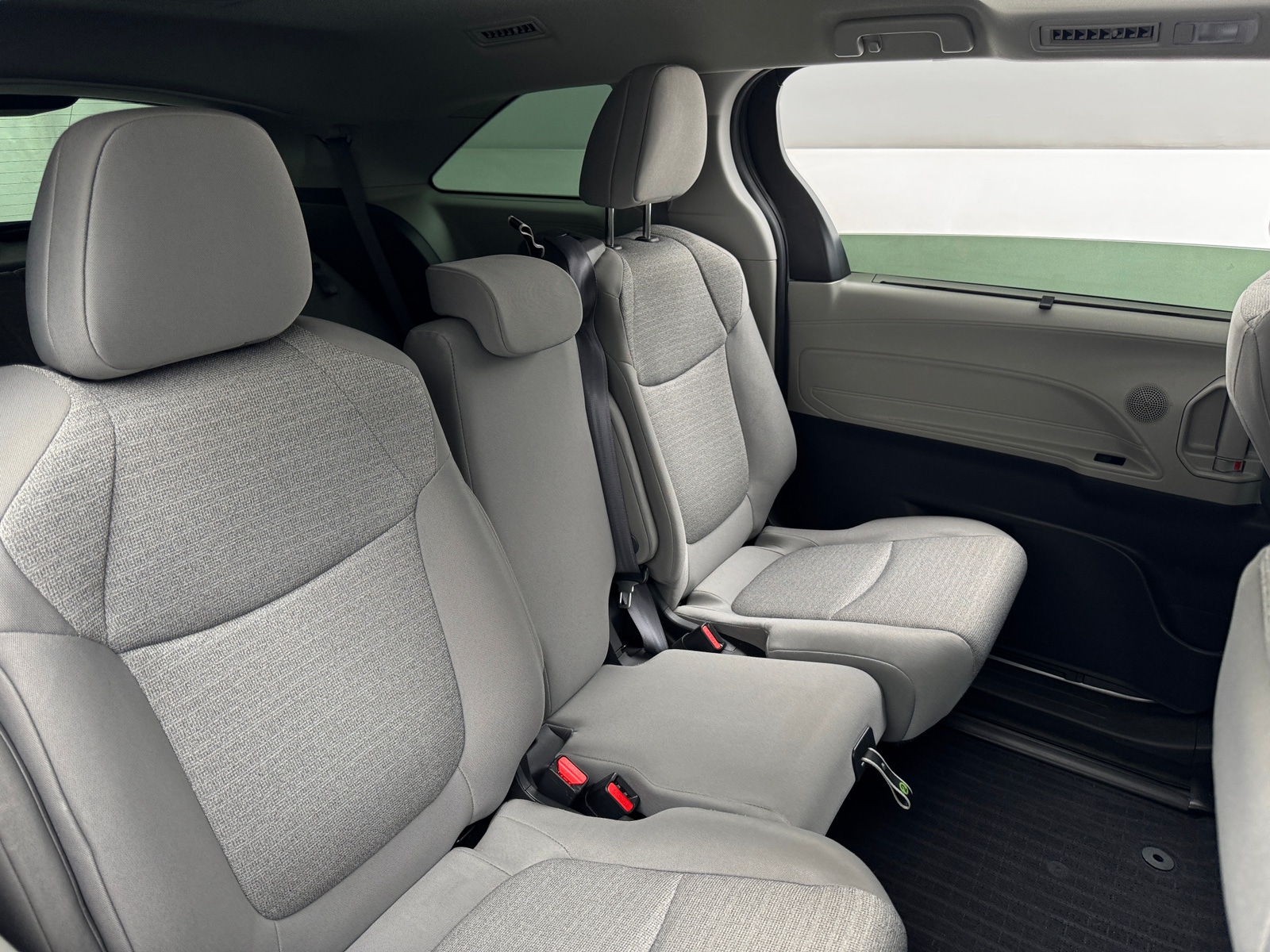 Thumbnail: 2022 Toyota Sienna - 6