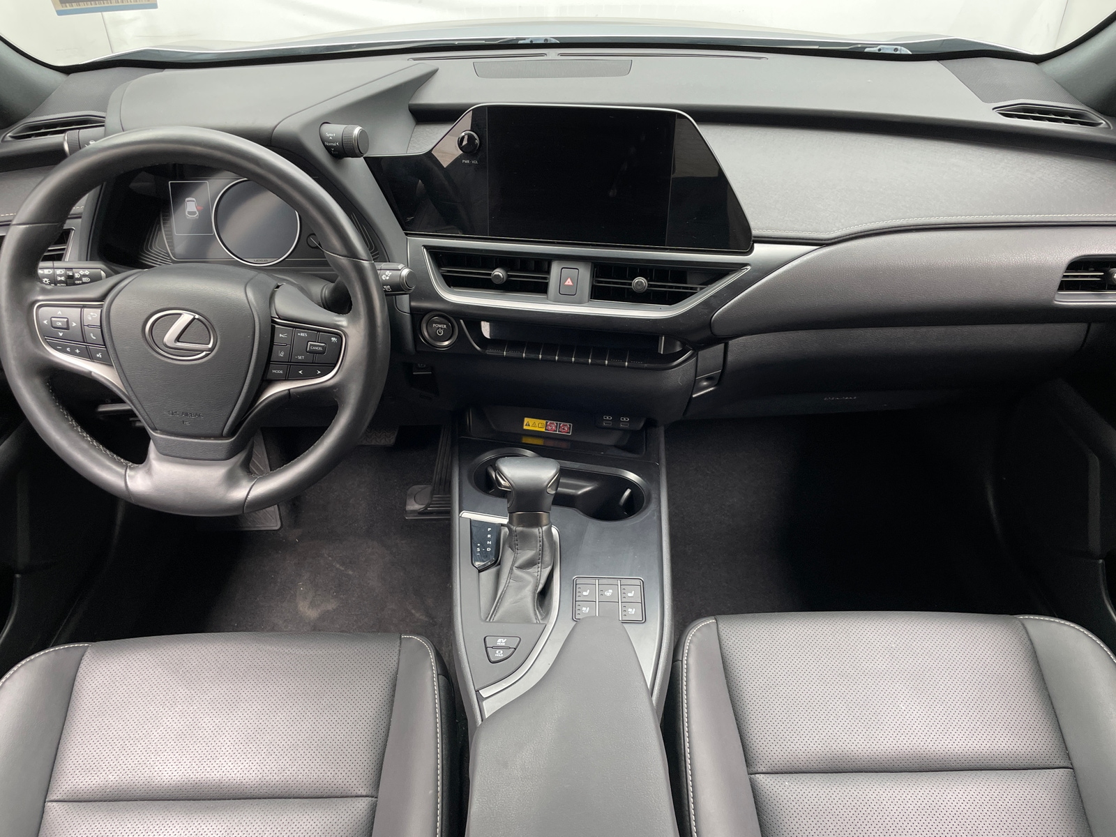 Thumbnail: 2023 Lexus UX - 2