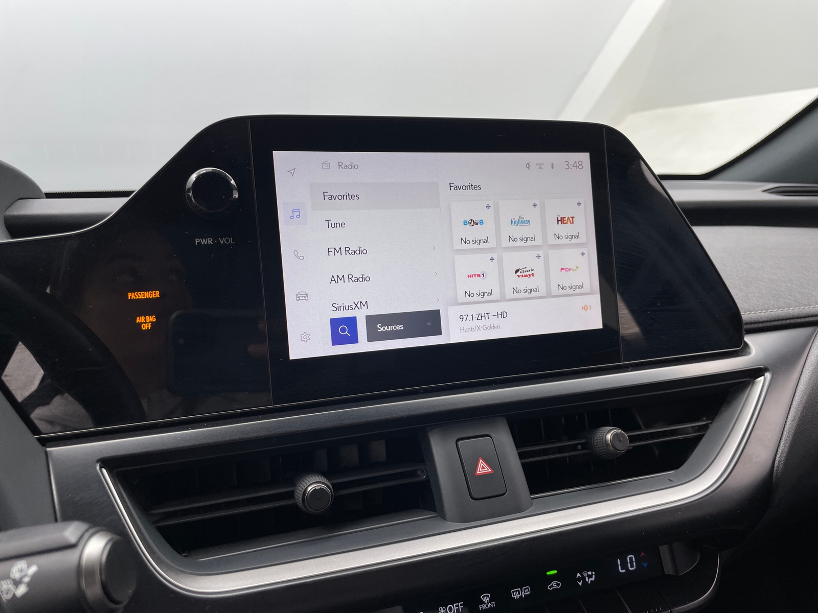 Thumbnail: 2023 Lexus UX - 3