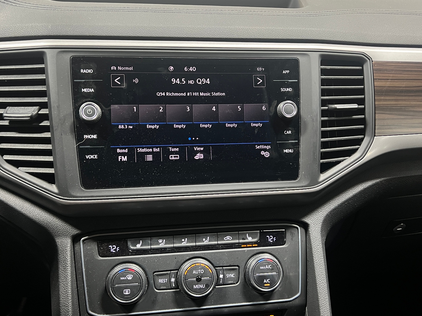 Thumbnail: 2021 Volkswagen Atlas - 3