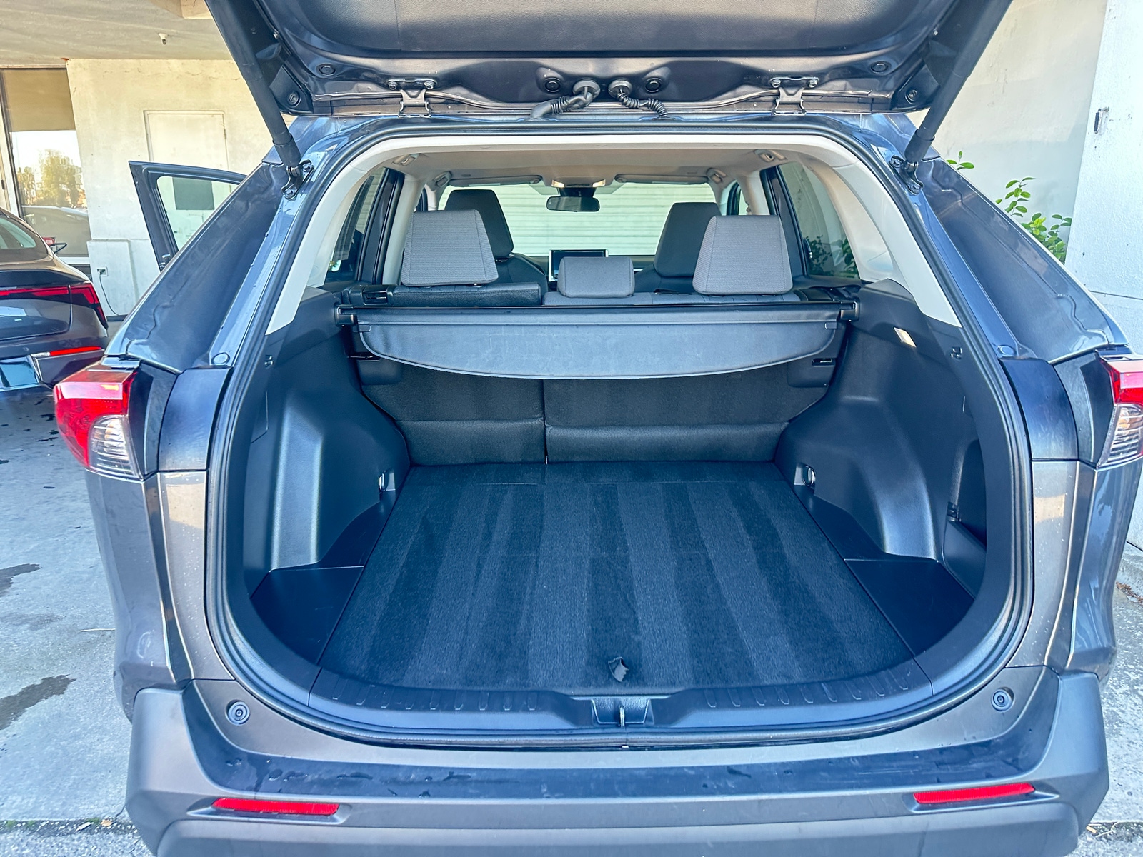 Thumbnail: 2025 Toyota RAV4 - 6