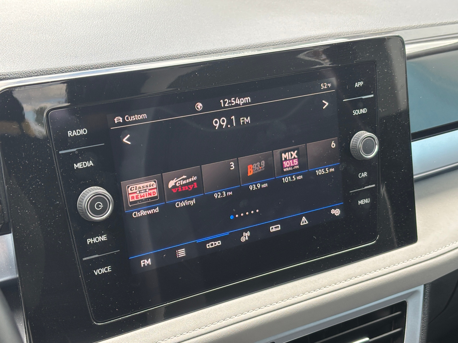 Thumbnail: 2025 Volkswagen Taos - 4