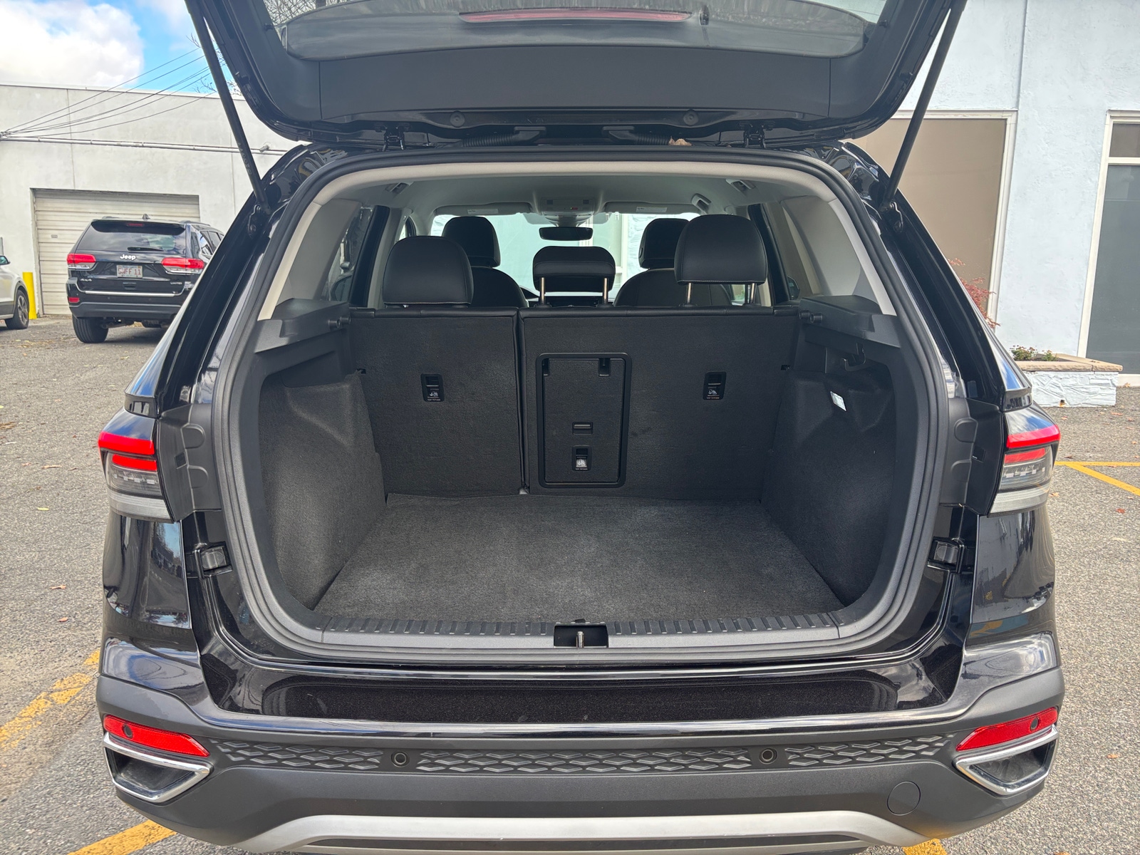 Thumbnail: 2025 Volkswagen Taos - 5