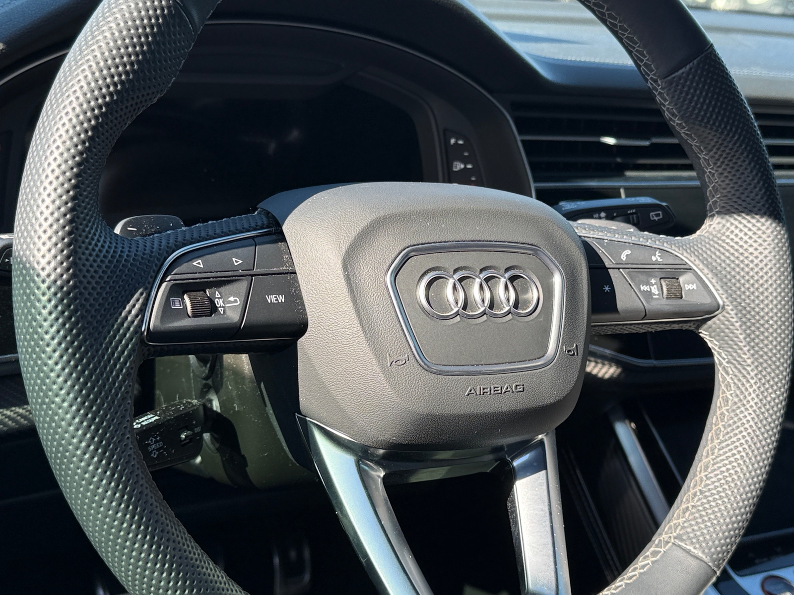 Thumbnail: 2025 Audi SQ5 - 4