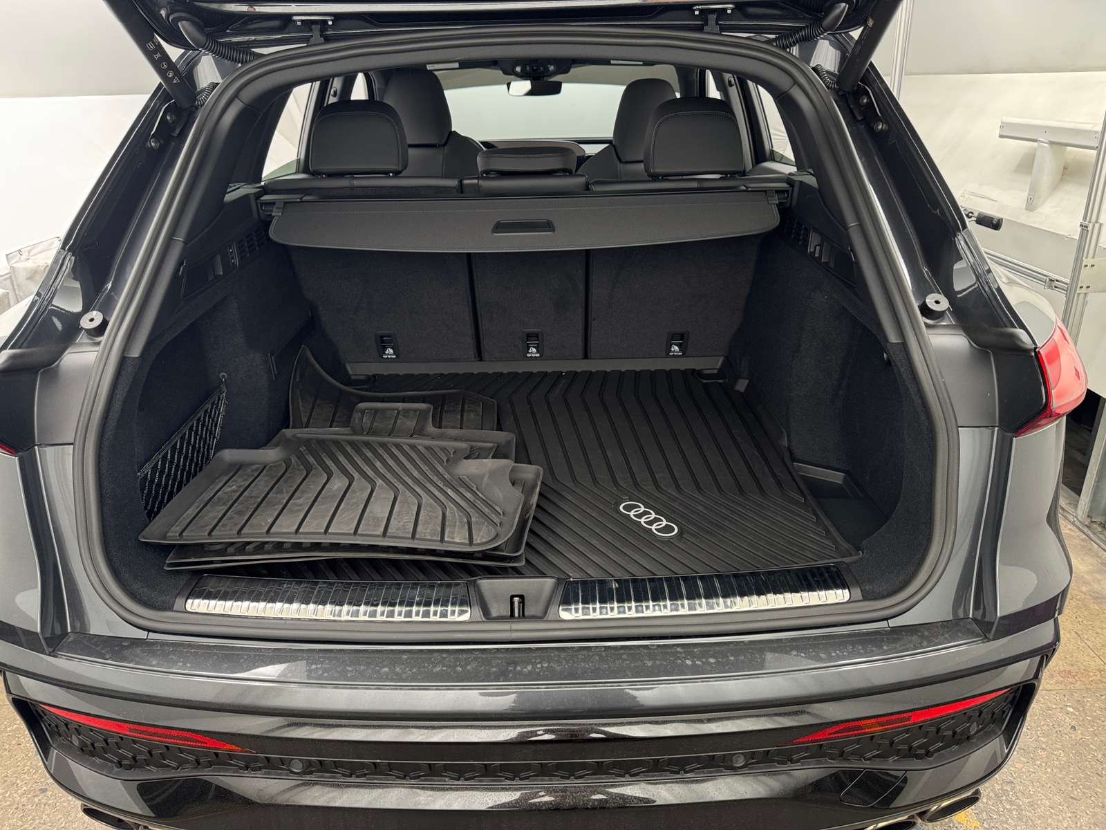 Thumbnail: 2025 Audi SQ5 - 6