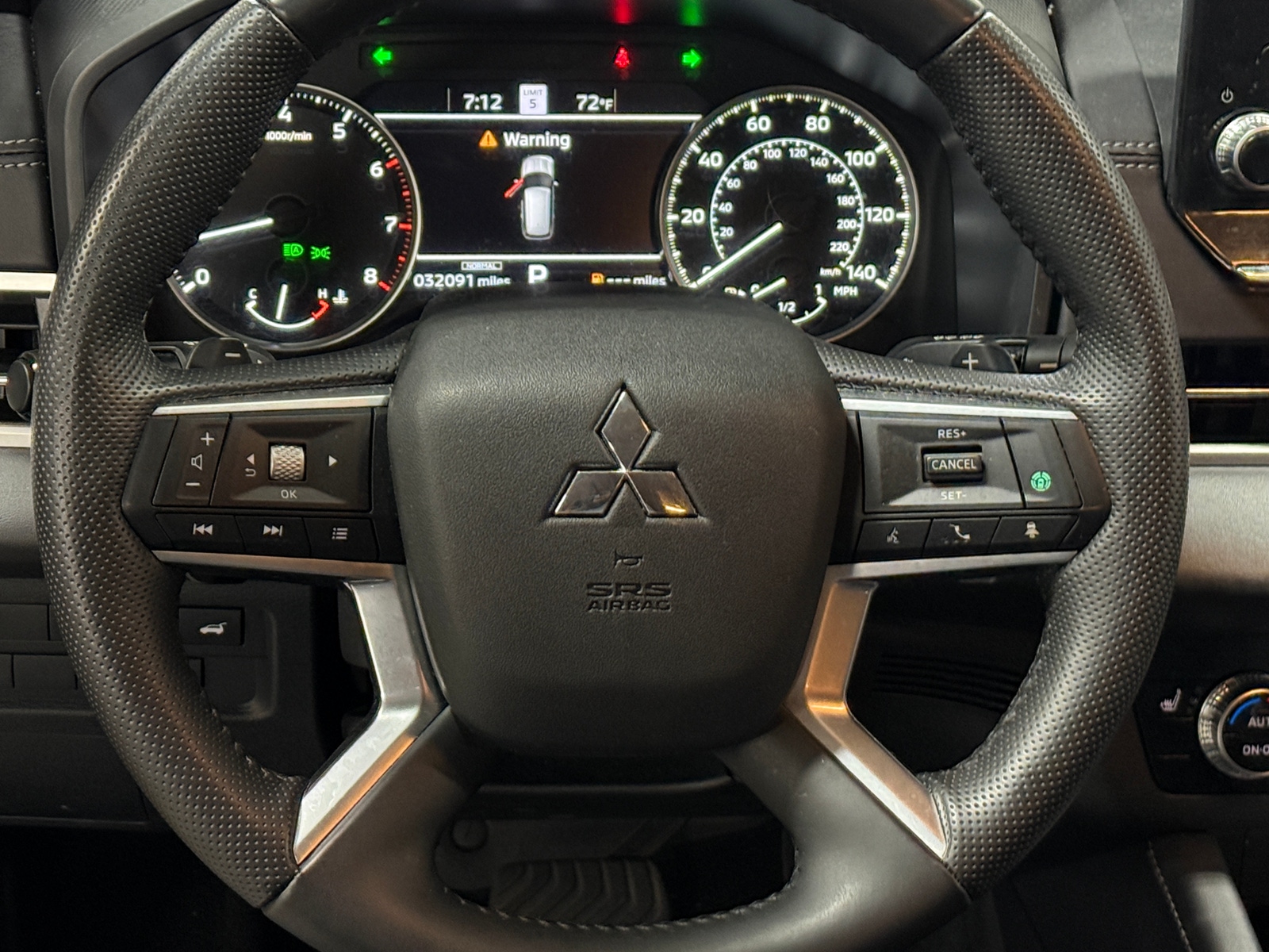Thumbnail: 2024 Mitsubishi Outlander - 4