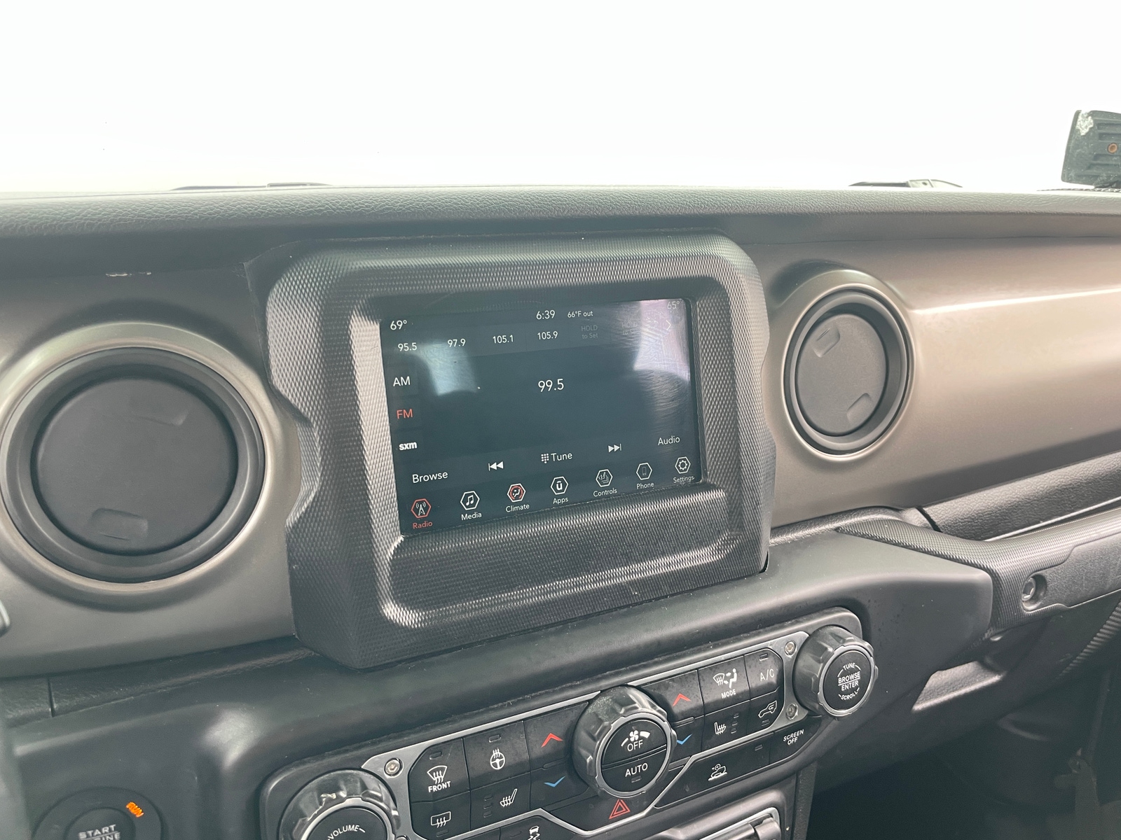 Thumbnail: 2021 Jeep Gladiator - 4