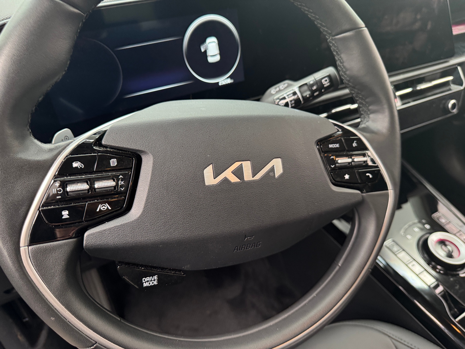 Thumbnail: 2023 Kia Niro - 4