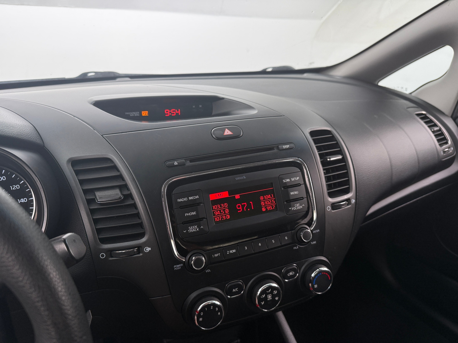 Thumbnail: 2017 Kia Forte - 4