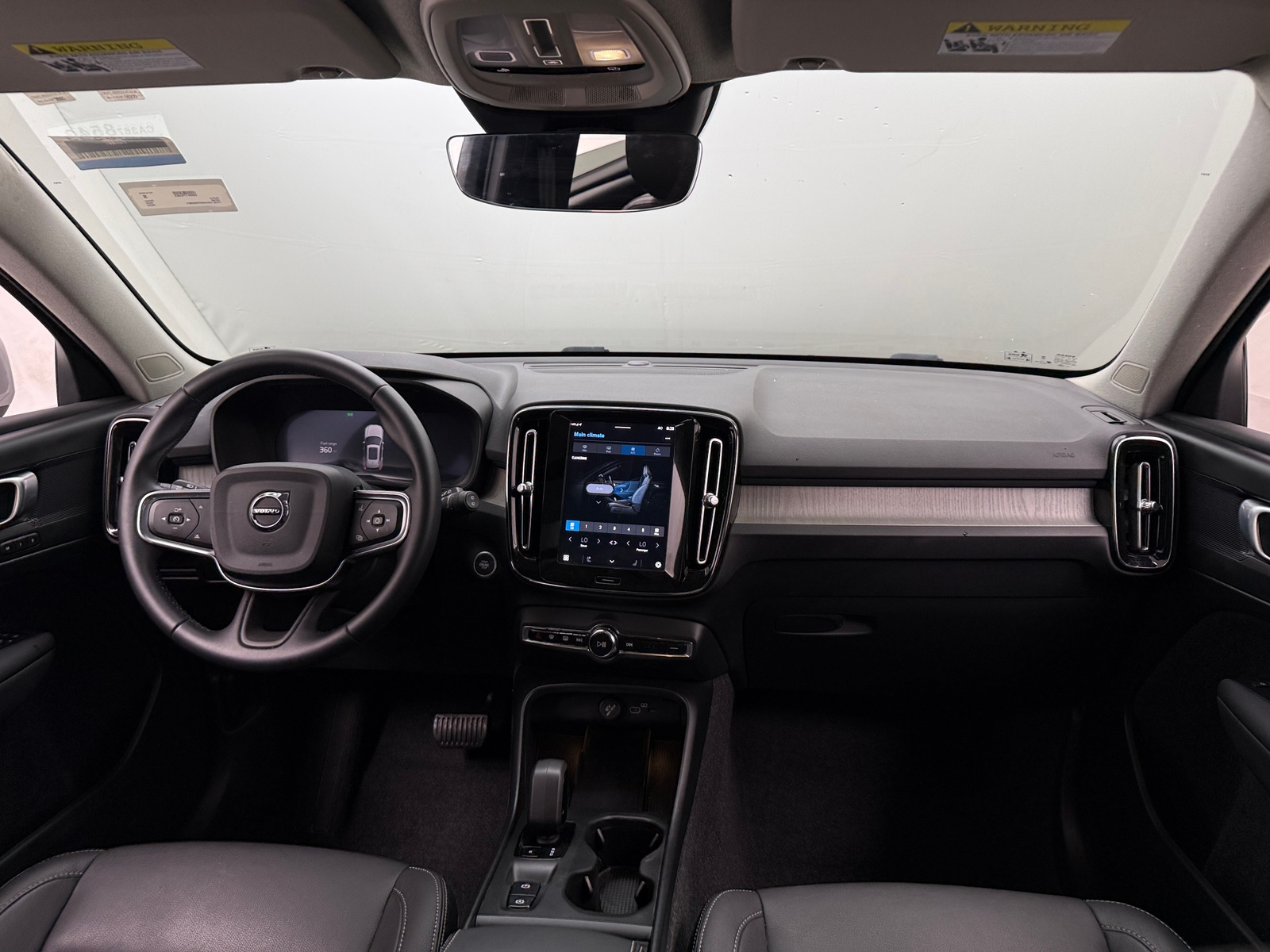 Thumbnail: 2025 Volvo XC40 - 2