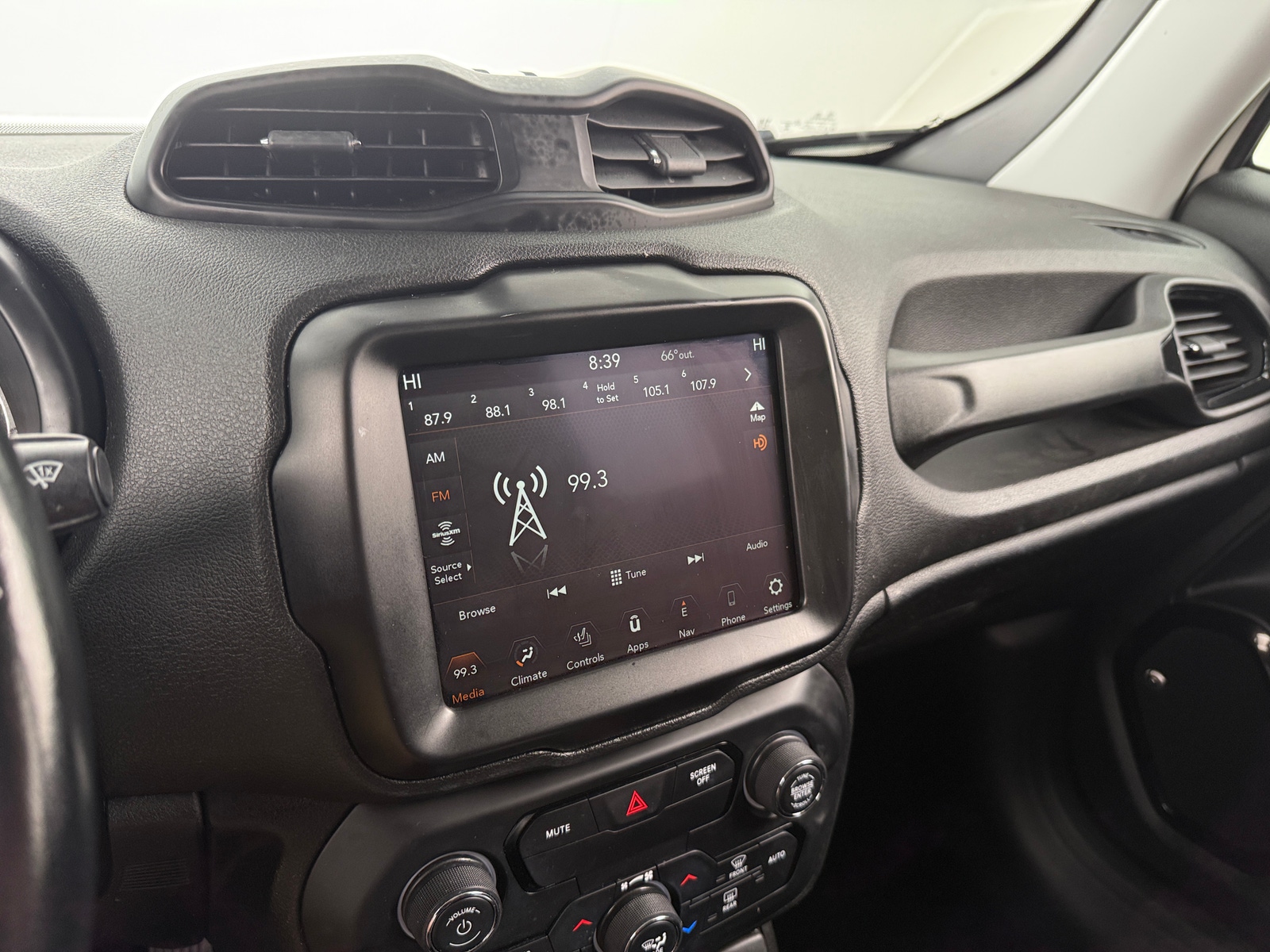 Thumbnail: 2018 Jeep Renegade - 4
