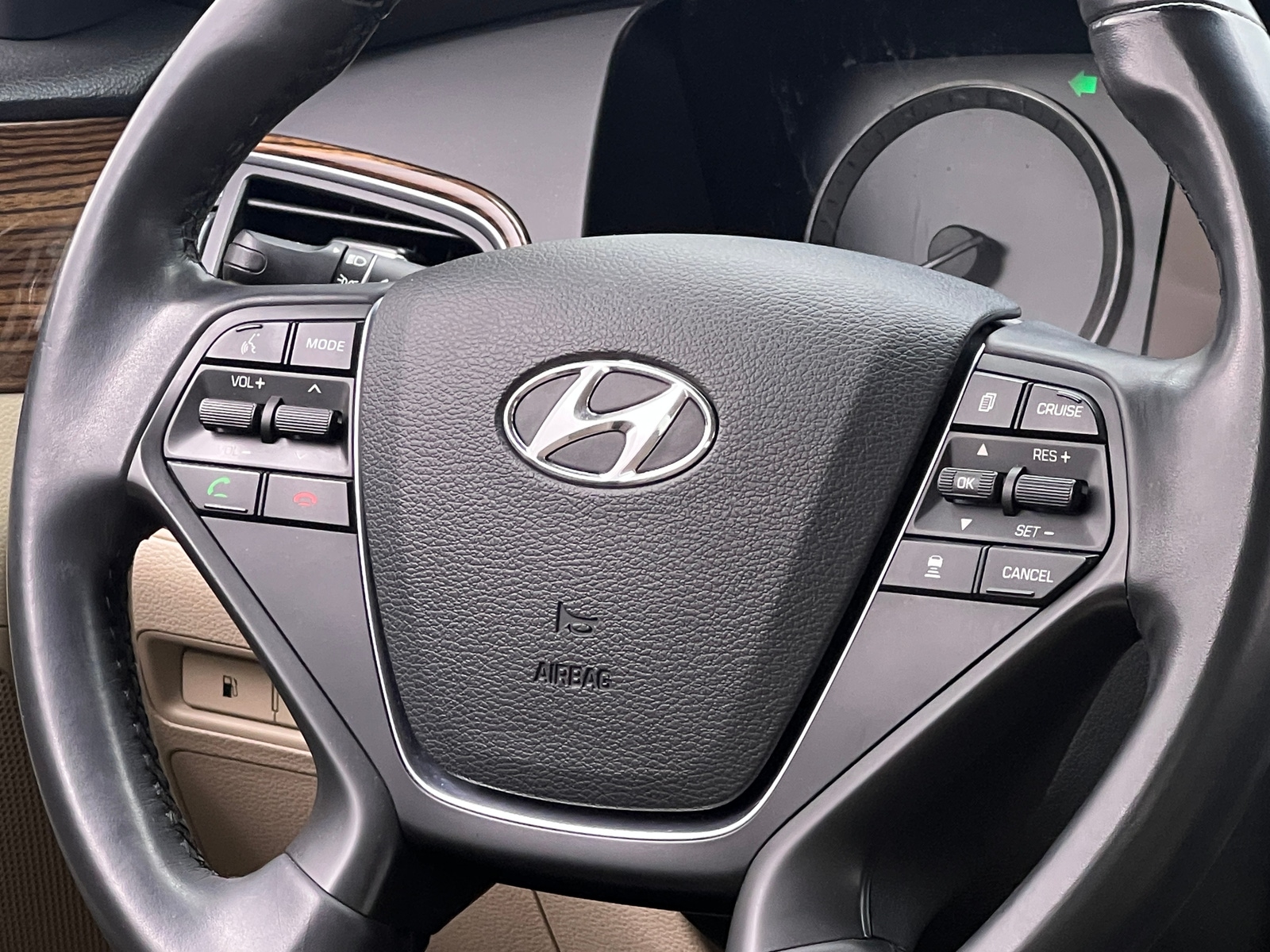 Thumbnail: 2016 Hyundai Sonata - 4