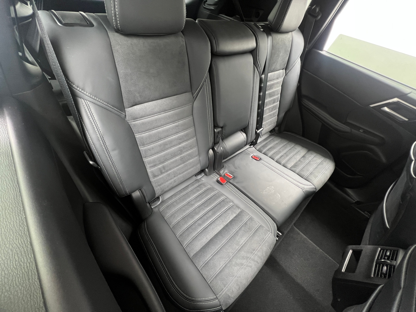 Thumbnail: 2024 Mitsubishi Outlander - 5