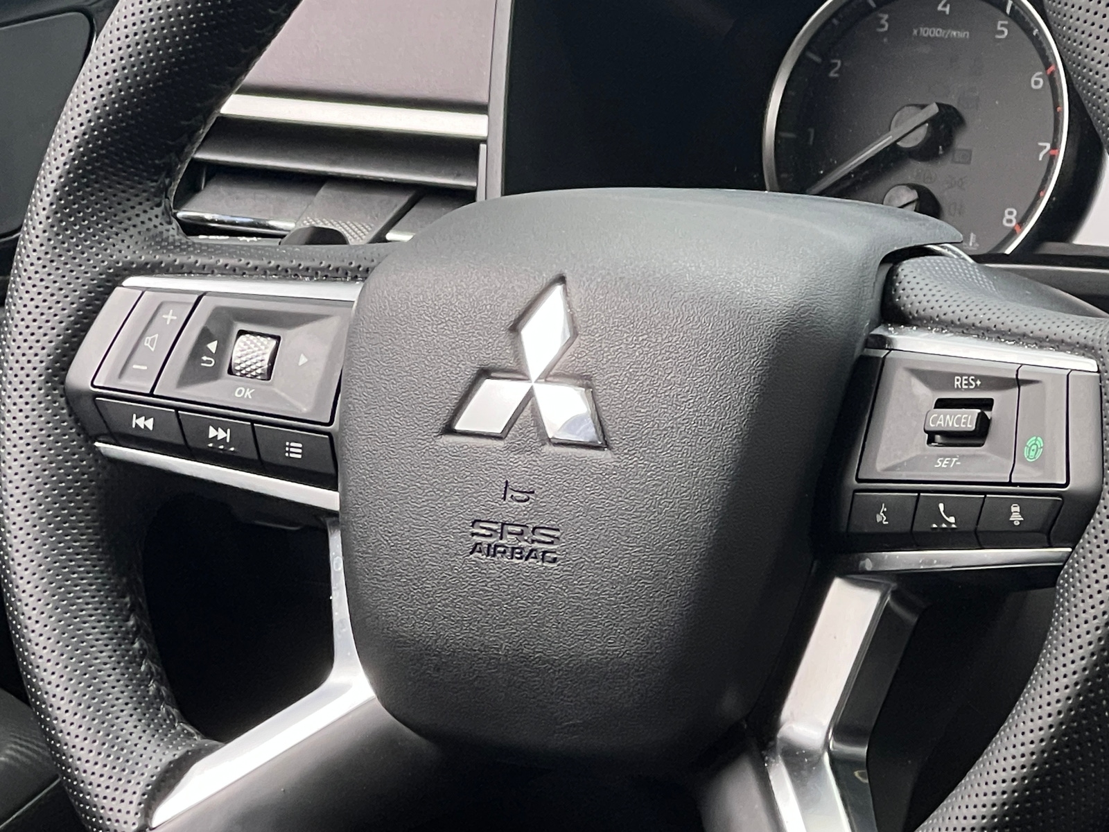 Thumbnail: 2024 Mitsubishi Outlander - 4