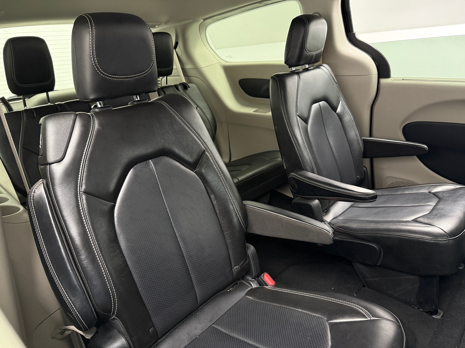 Thumbnail: 2021 Chrysler Voyager - 5