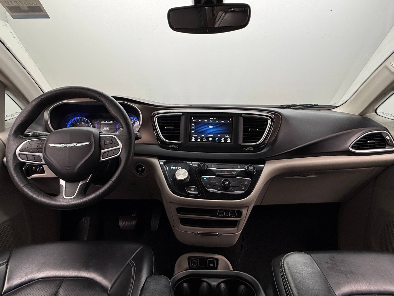 Thumbnail: 2021 Chrysler Voyager - 2