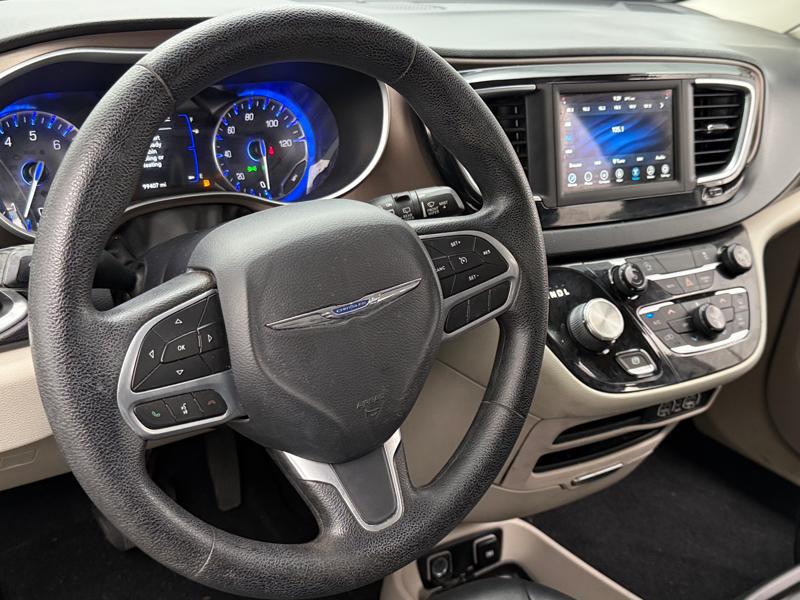 Thumbnail: 2021 Chrysler Voyager - 4